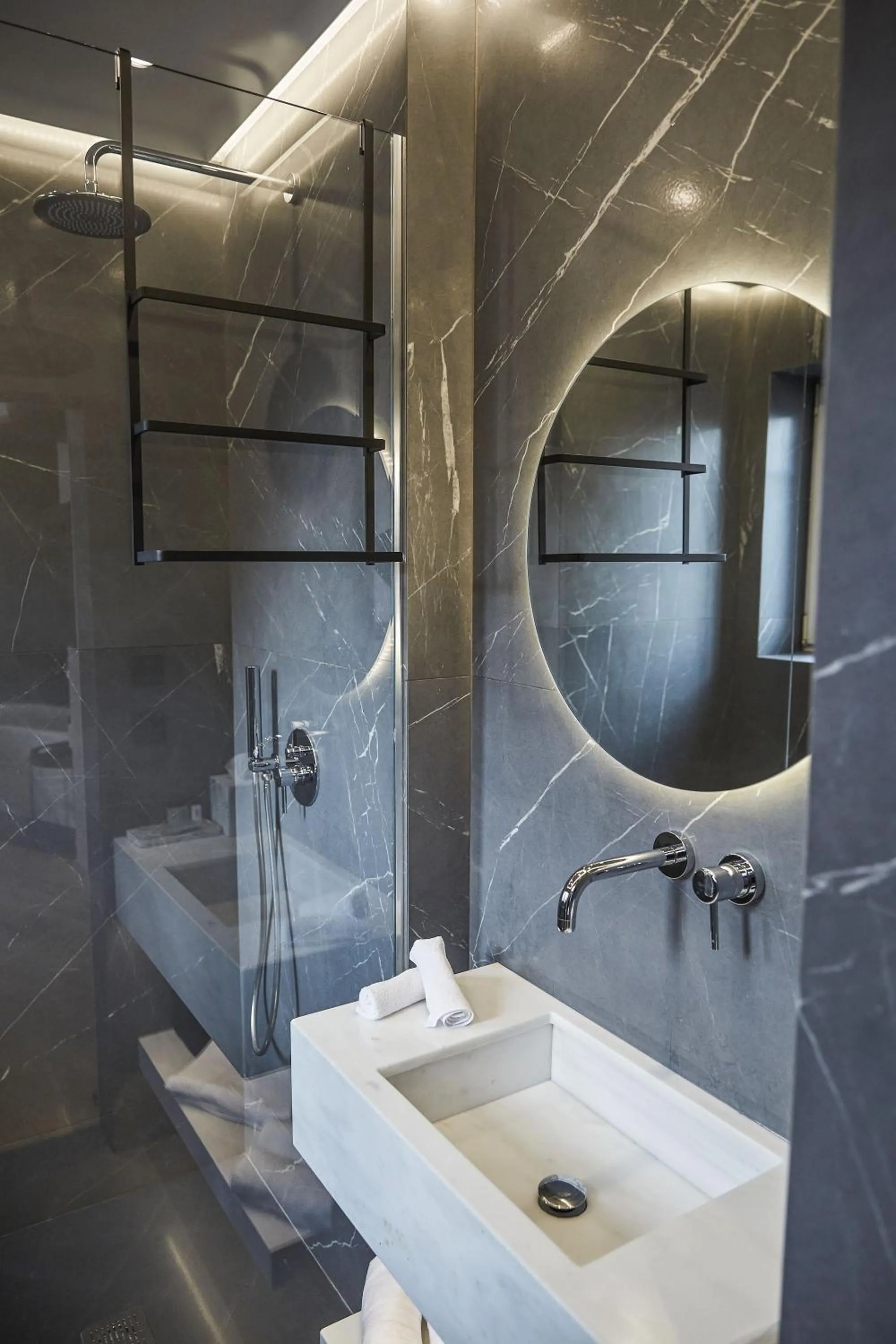 Bathroom in Hotel ONIRO - Luxury Rooms & Wellness Suites
