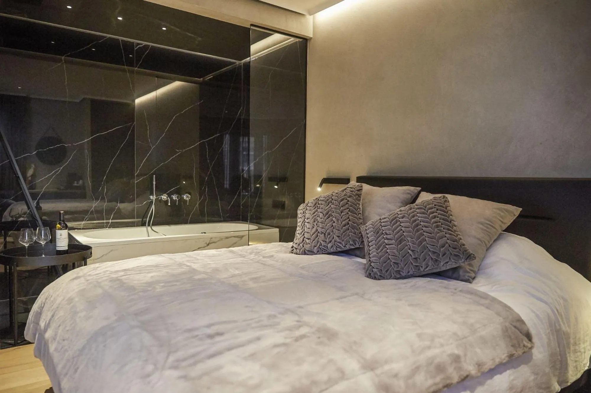 Photo of the whole room, Bed in Hotel ONIRO - Luxury Rooms & Wellness Suites