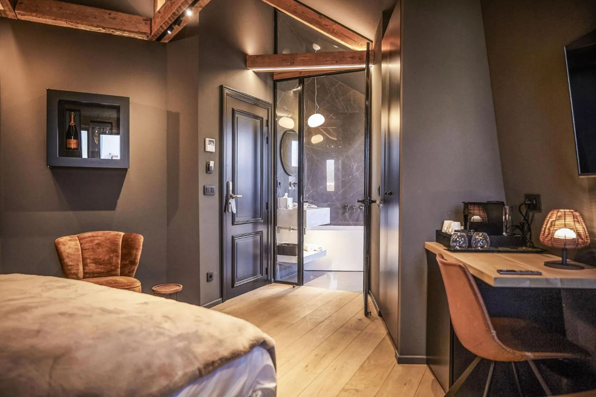 Photo of the whole room, Bed in Hotel ONIRO - Luxury Rooms & Wellness Suites