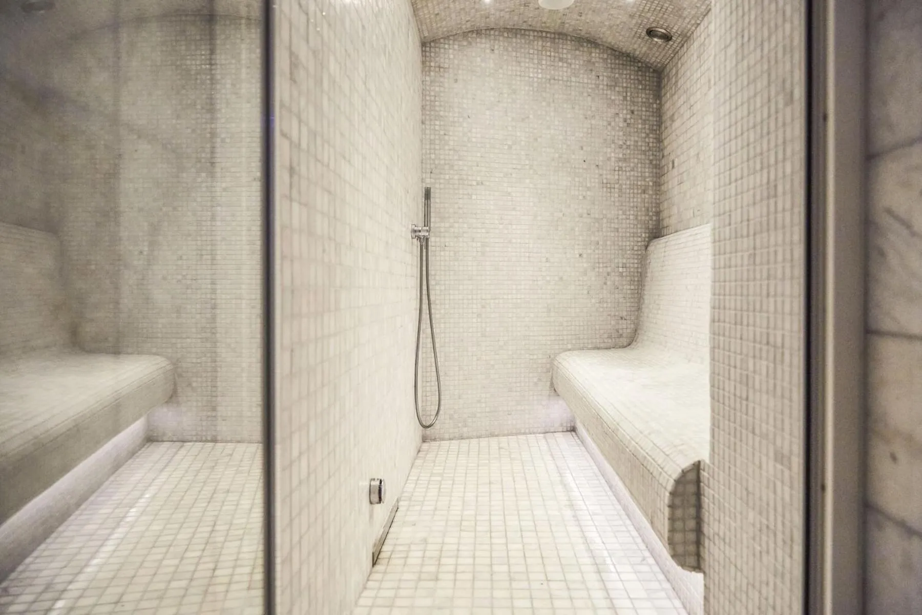 Steam room, Bed in Hotel ONIRO - Luxury Rooms & Wellness Suites