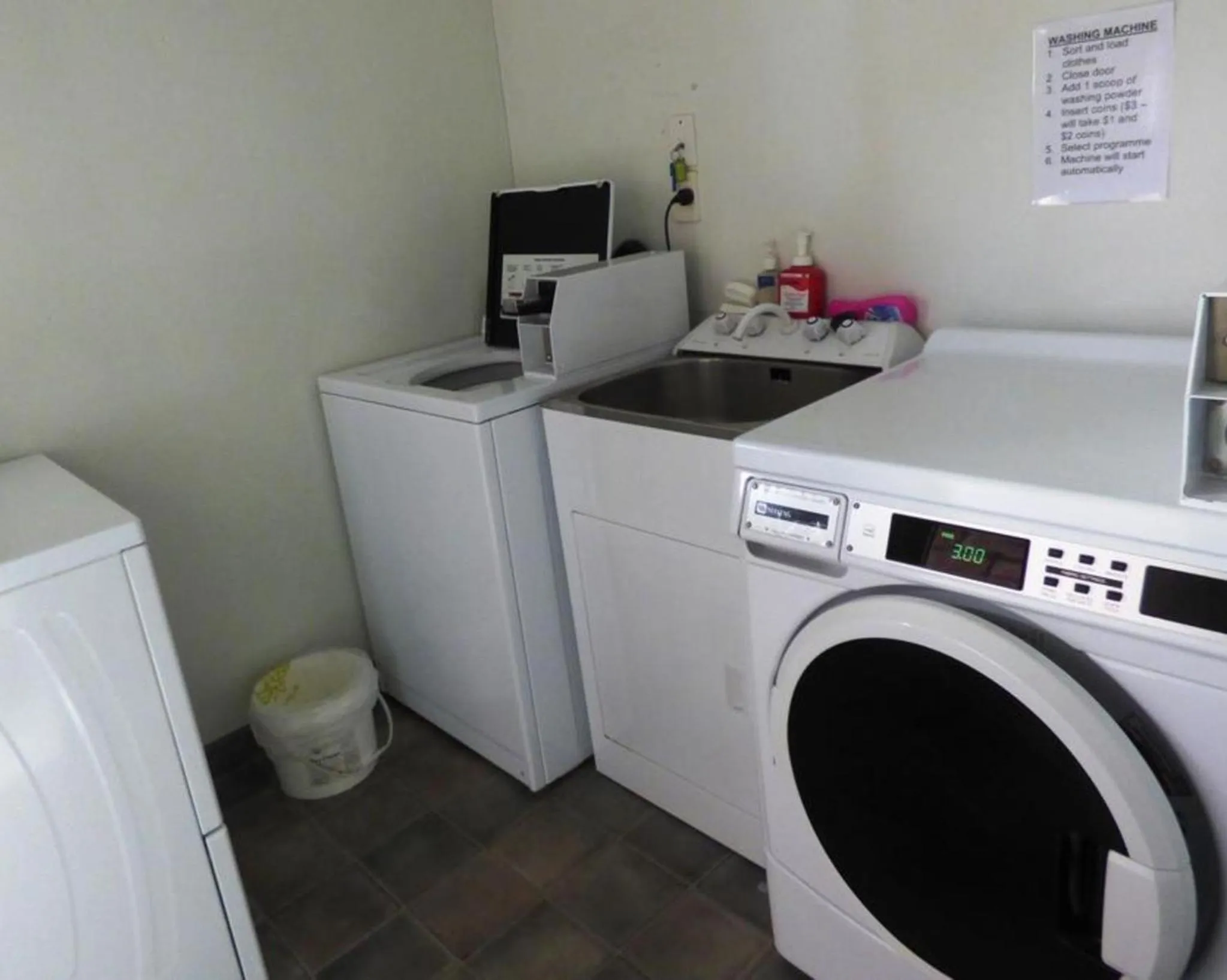 Area and facilities in Alexandra Heights Motel