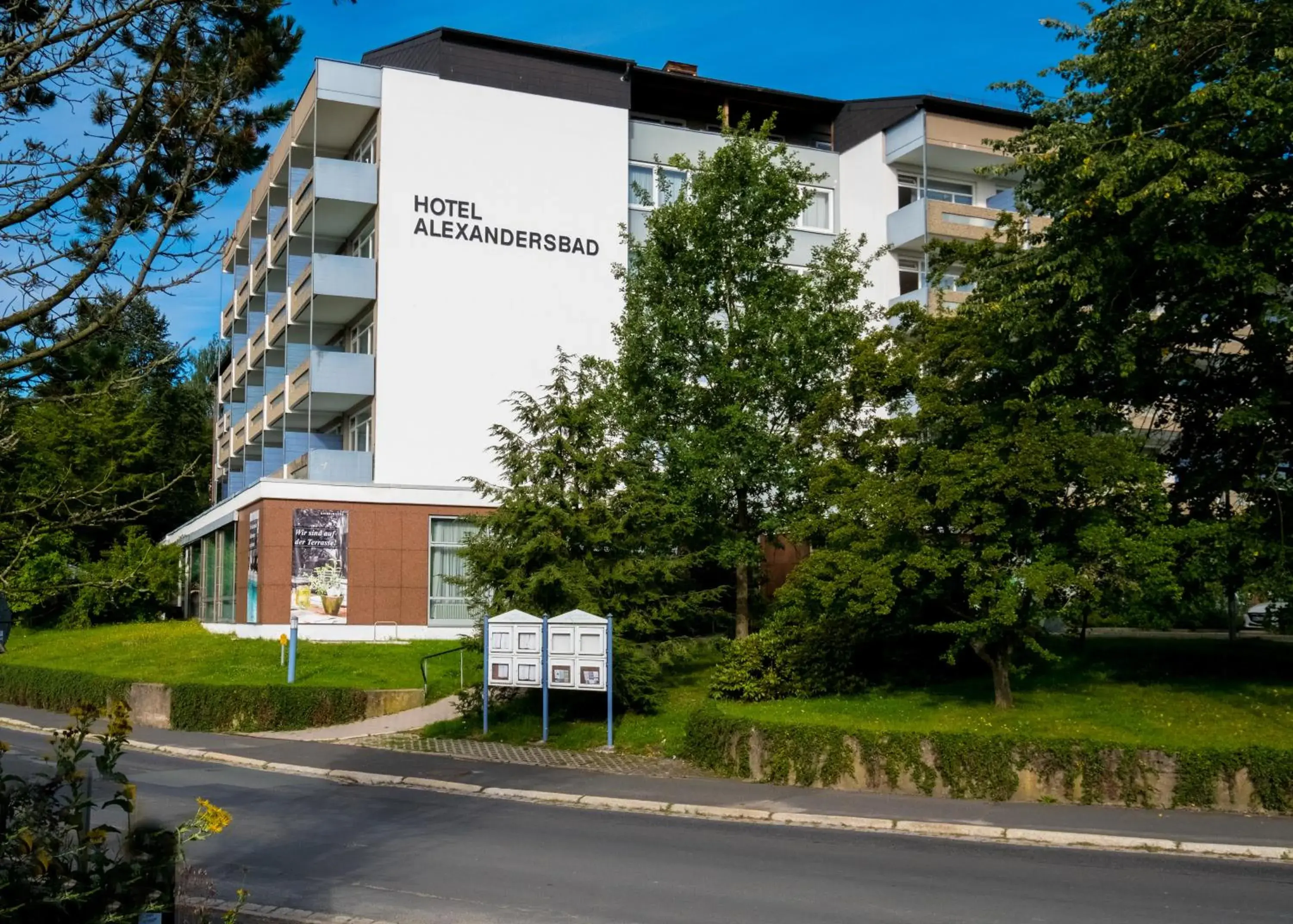 Facade/entrance in Hotel Alexandersbad Facade/entrance in Hotel Alexandersbad