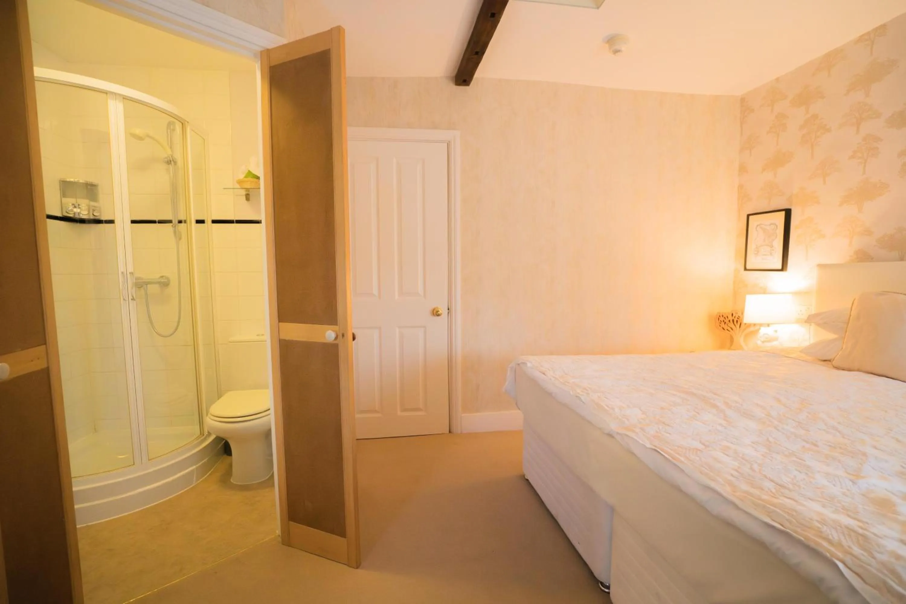 Bathroom, Bed in Maison Dieu Guest House