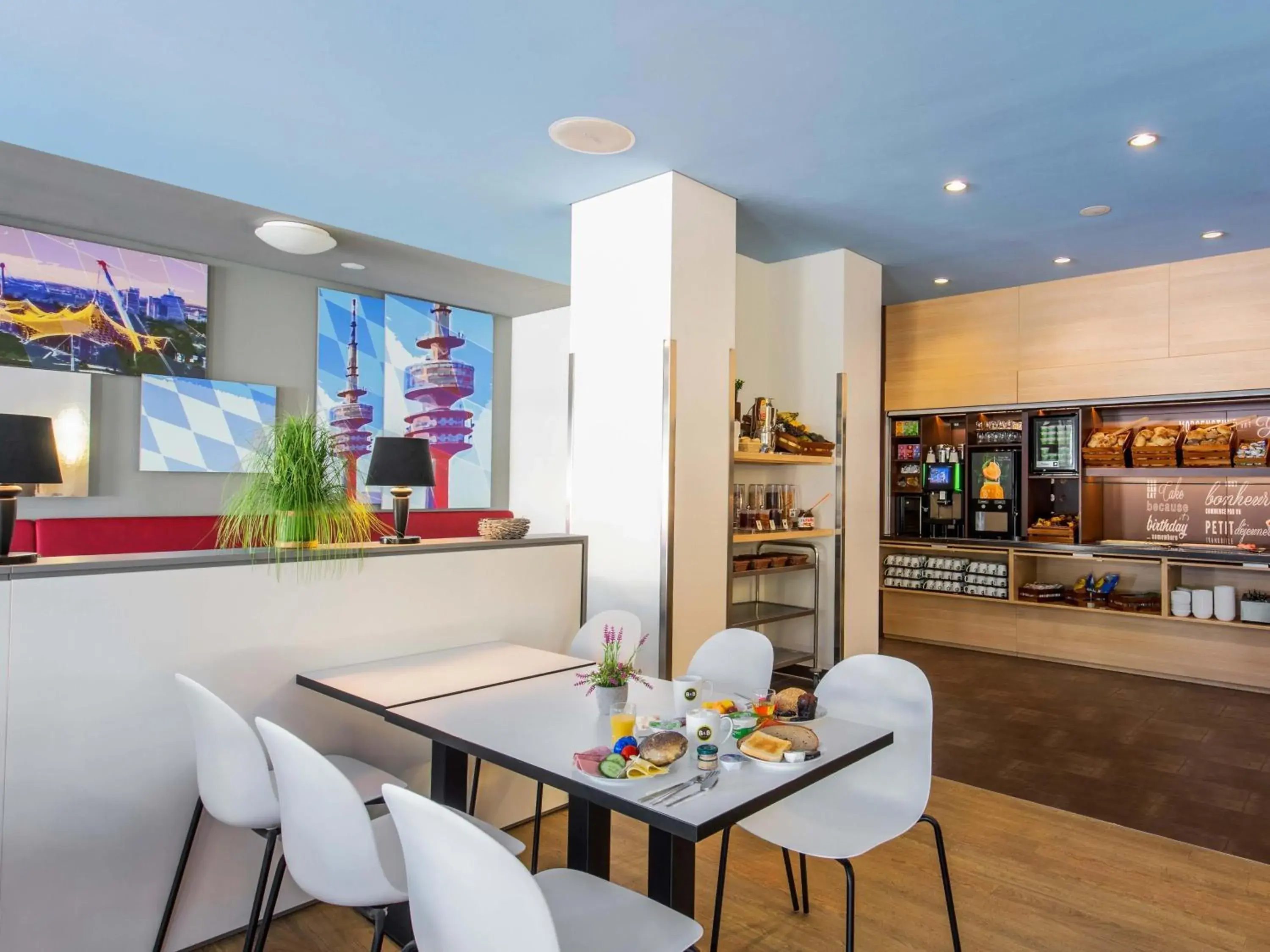 Lounge or bar in B&B Hotel München City-Nord Lounge or bar in B&B Hotel München City-Nord