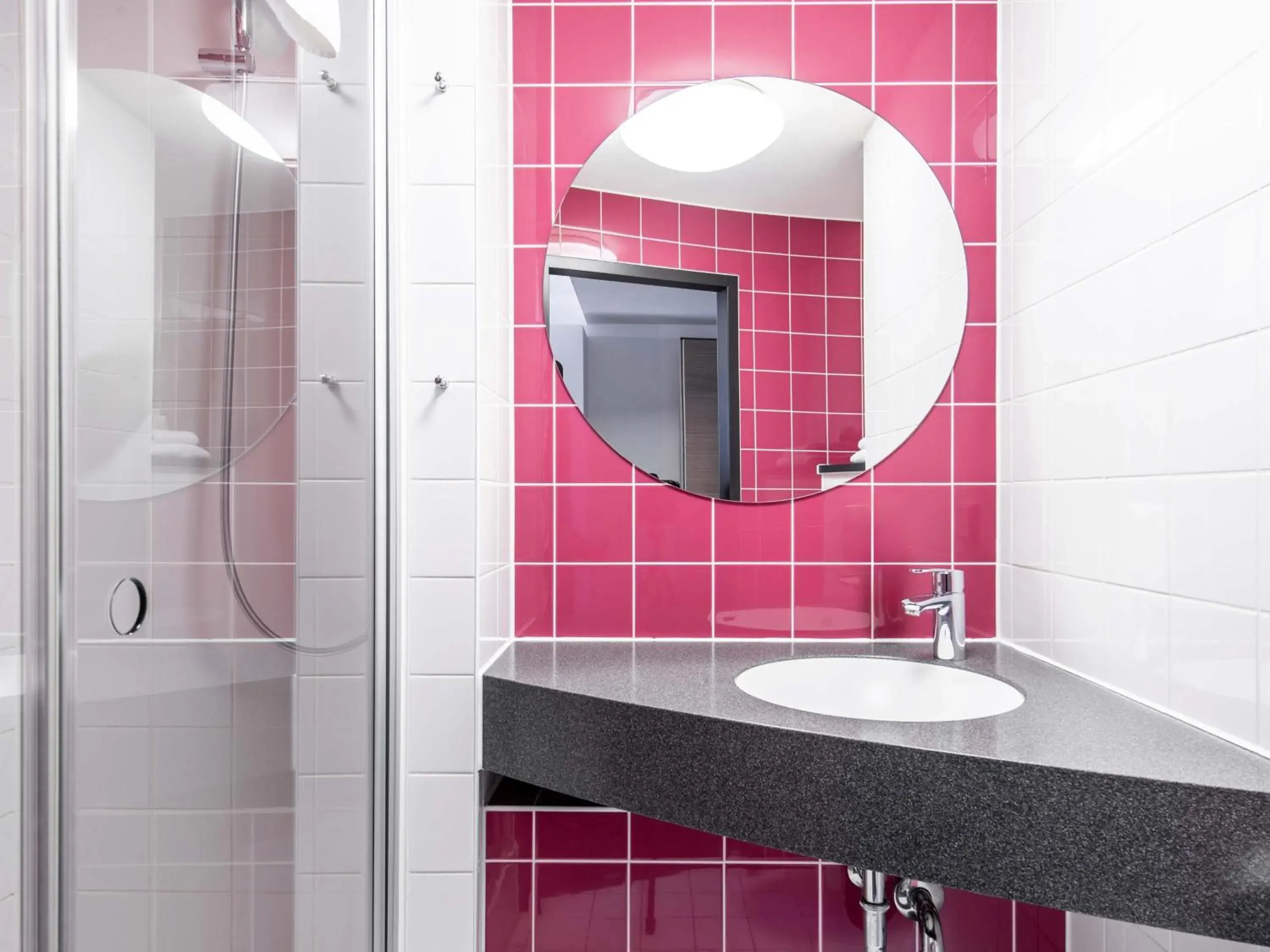 Bathroom in B&B Hotel München City-Nord Bathroom in B&B Hotel München City-Nord