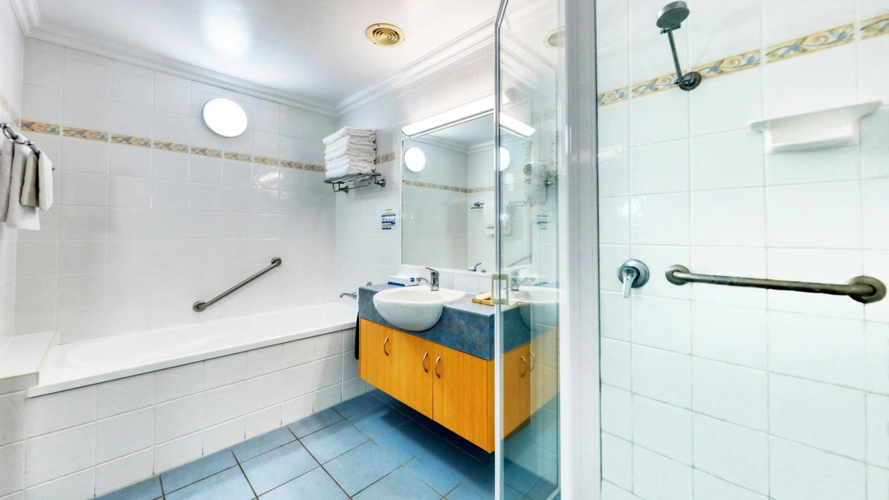 Shower in Motel Carnarvon