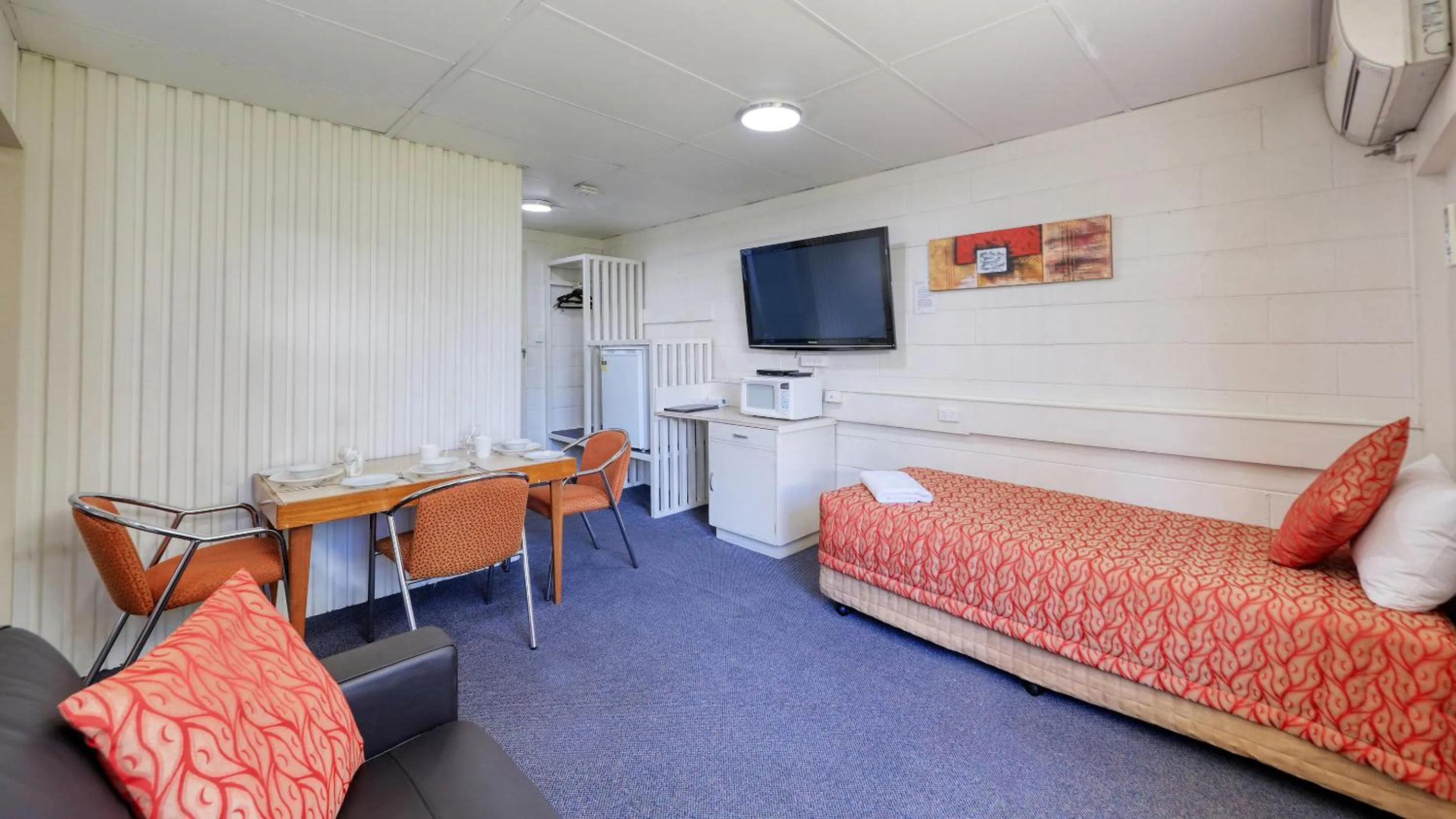 Bed in Motel Carnarvon