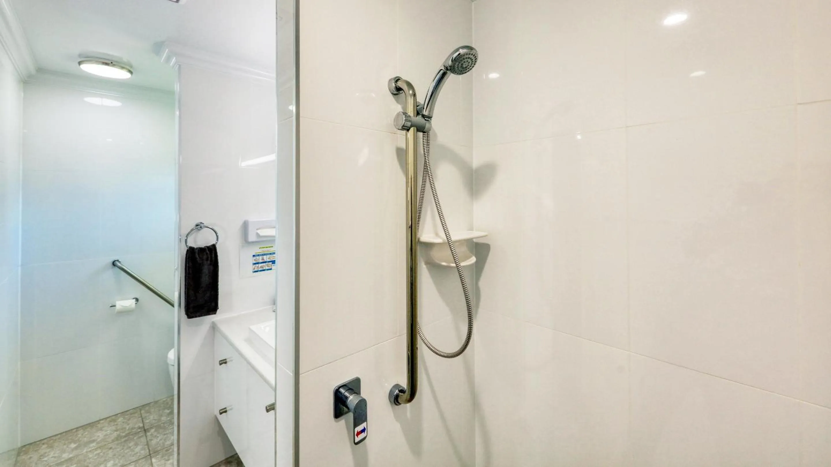 Shower in Motel Carnarvon