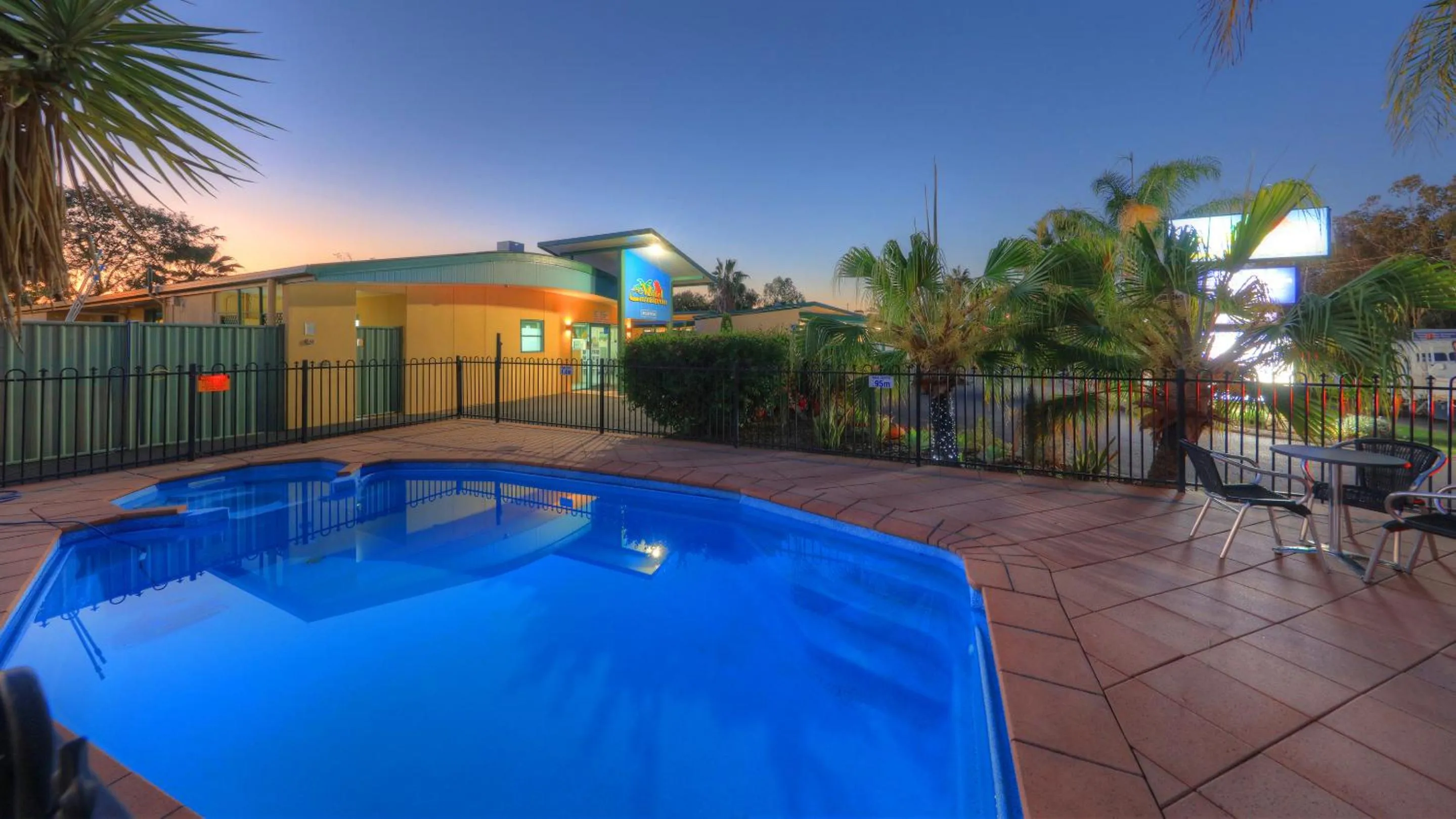 Property building in Motel Carnarvon