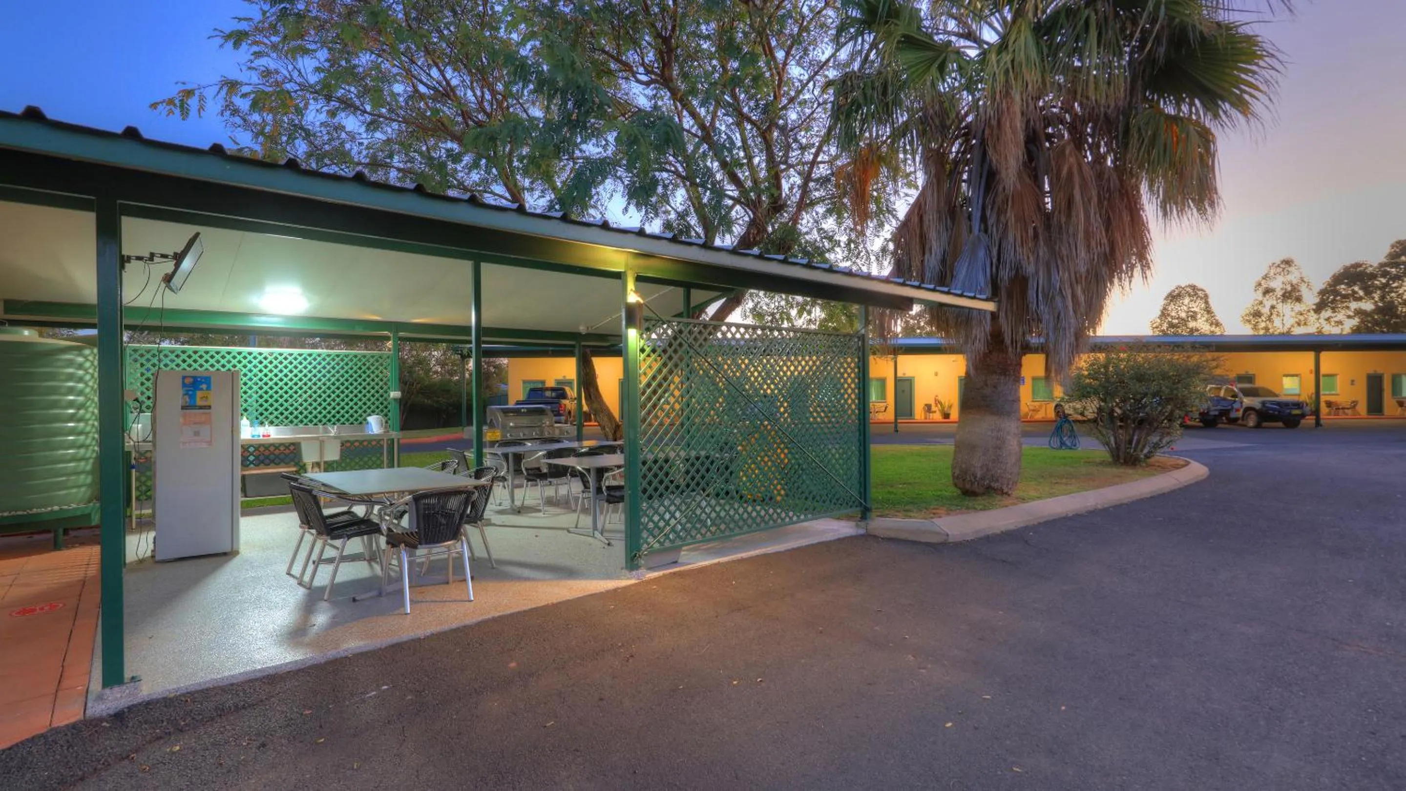 BBQ facilities in Motel Carnarvon