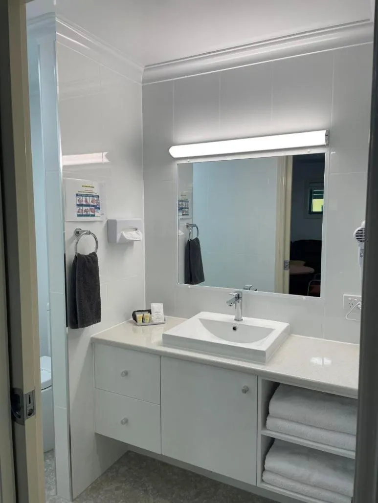 Bathroom in Motel Carnarvon