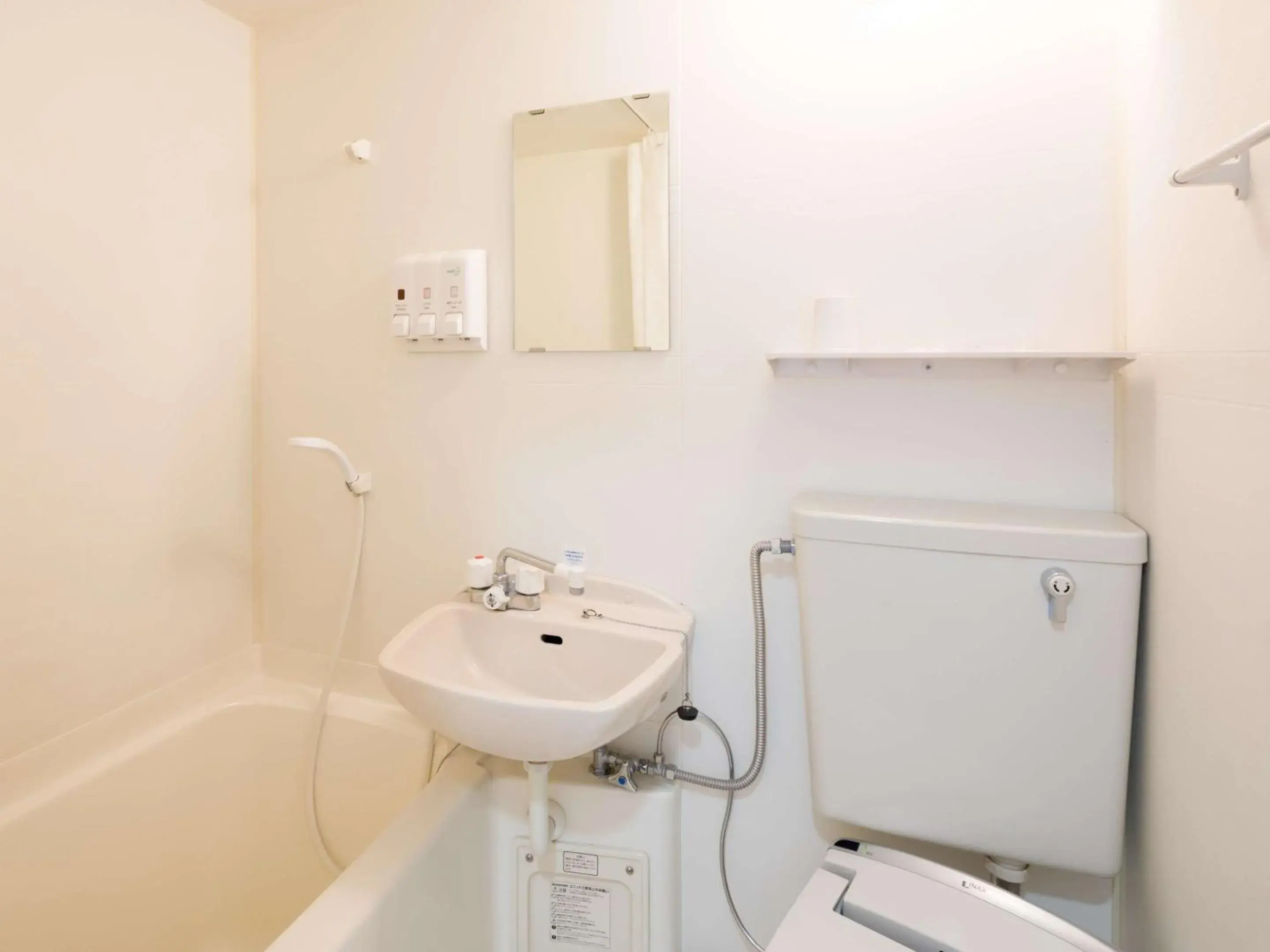 Bedroom in Comfort Inn Yokaichi Bedroom in Comfort Inn Yokaichi