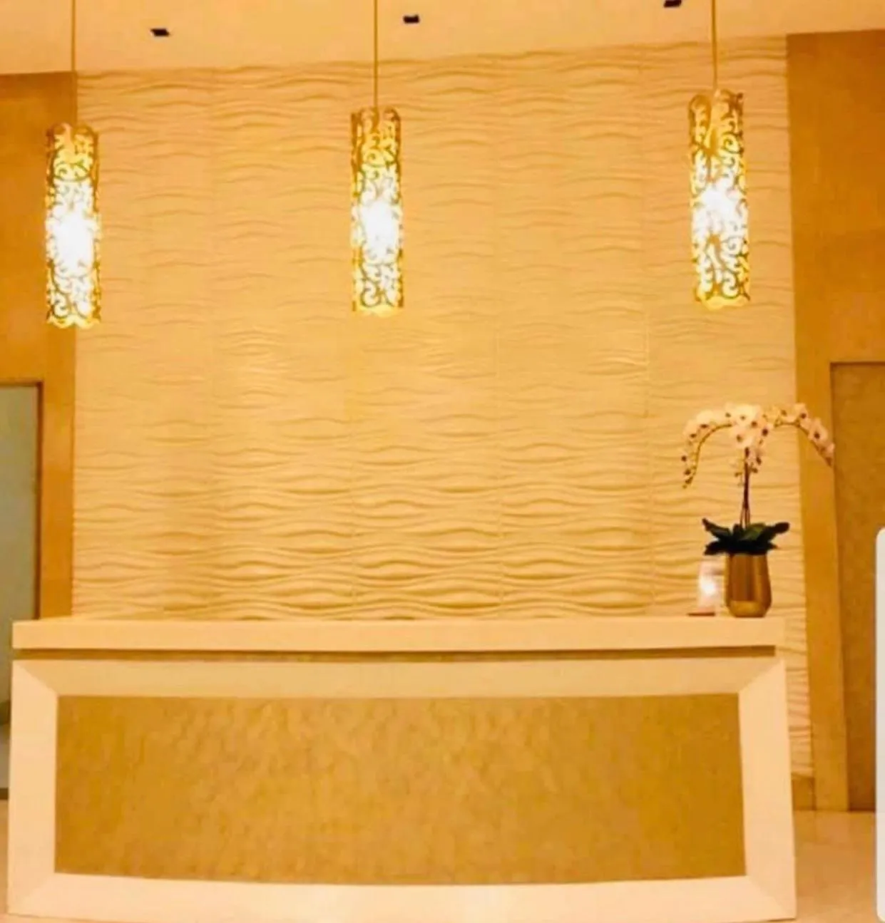 Favila Condotel Unit-150 Newport Boulevard near Airport Terminal 3 and all other Airport