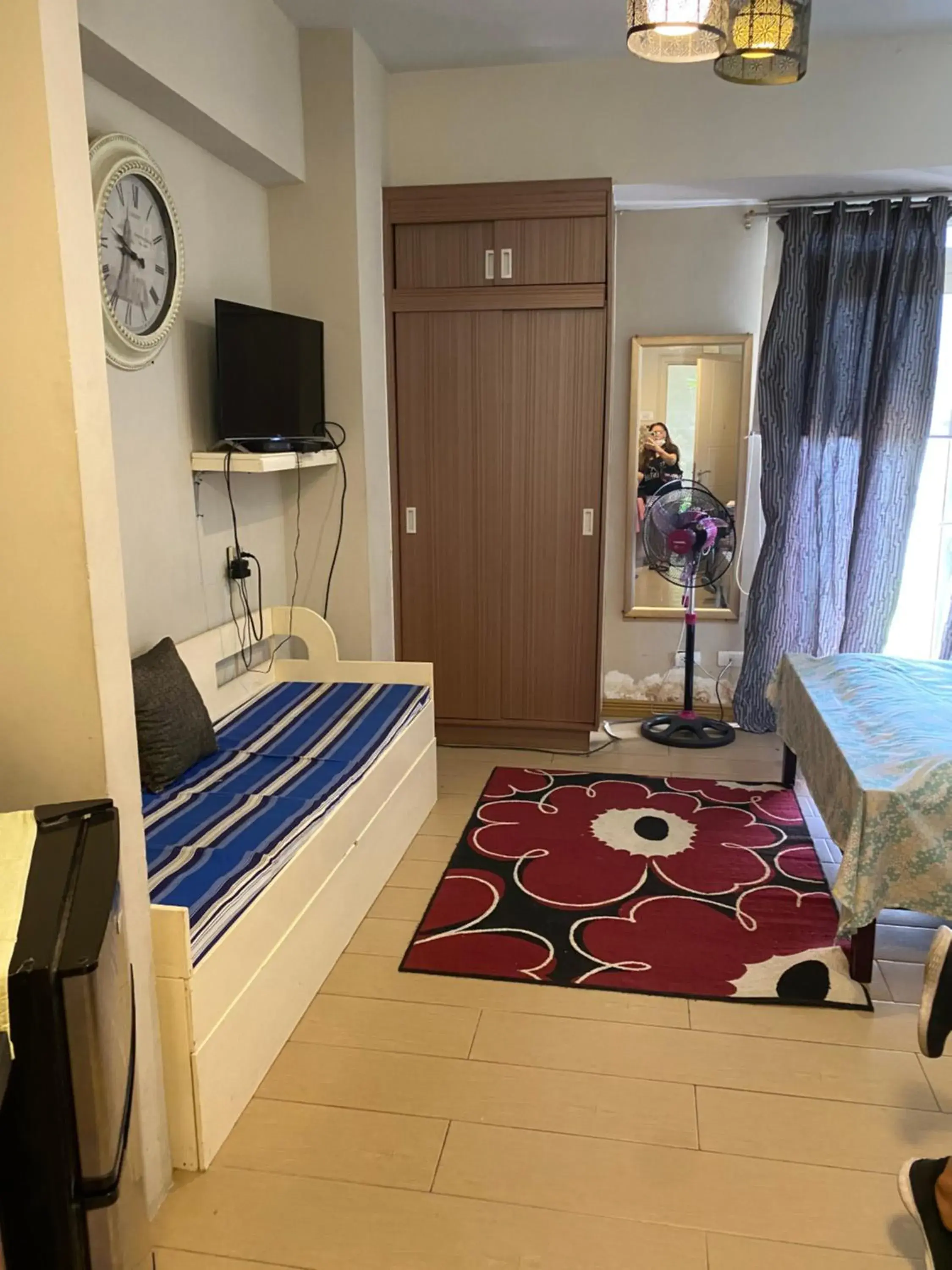 Bed in Favila Condotel Unit-150 Newport Boulevard near Airport Terminal 3 and all other Airport Bed in Favila Condotel Unit-150 Newport Boulevard near Airport Terminal 3 and all other Airport