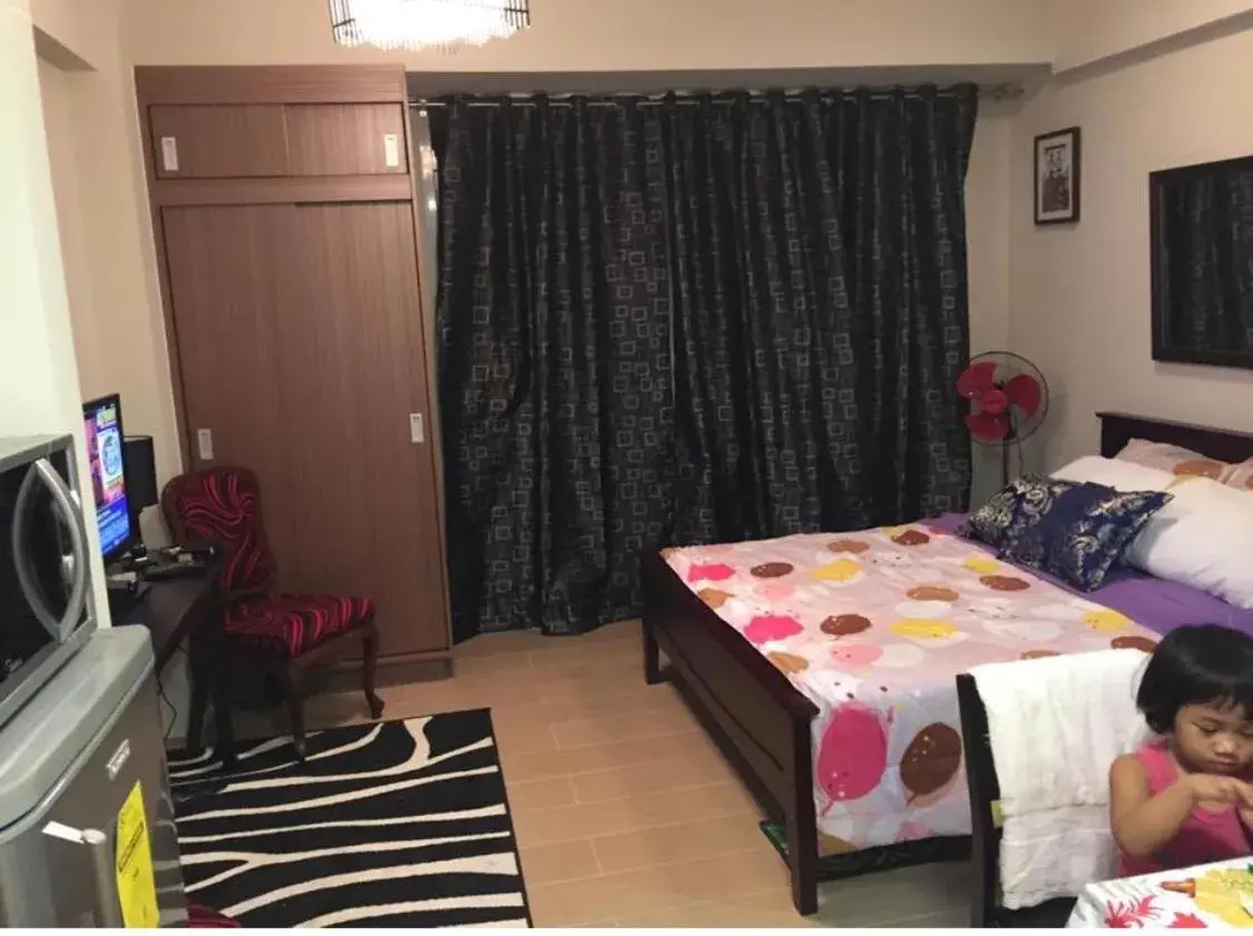 Bed in Favila Condotel Unit-150 Newport Boulevard near Airport Terminal 3 and all other Airport Bed in Favila Condotel Unit-150 Newport Boulevard near Airport Terminal 3 and all other Airport