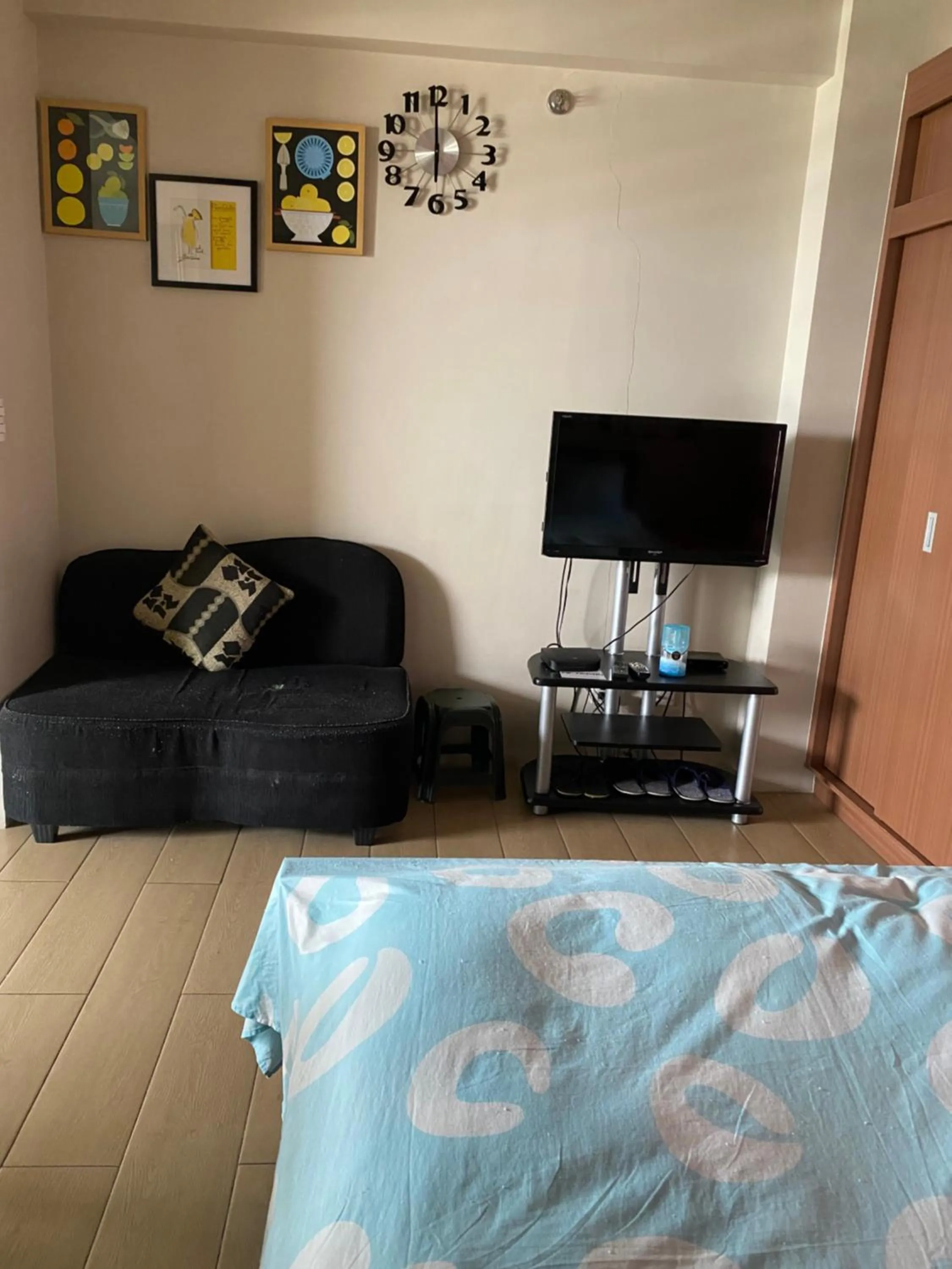 Favila Condotel Unit-150 Newport Boulevard near Airport Terminal 3 and all other Airport