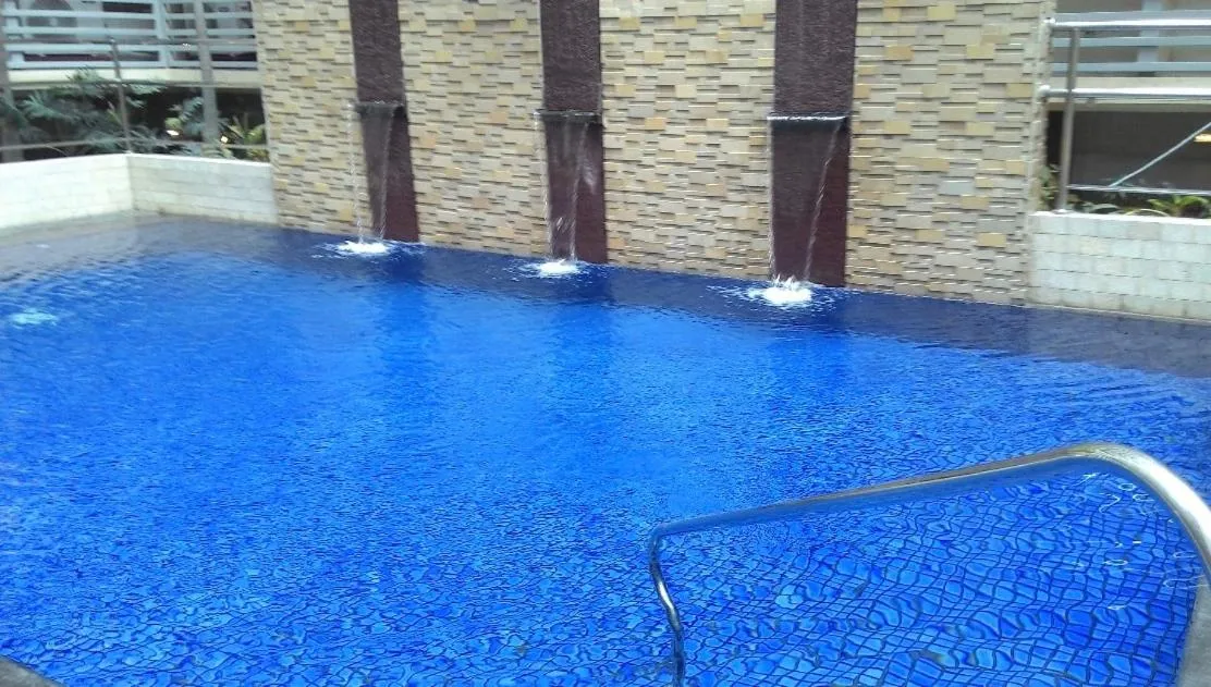 Favila Condotel Unit-150 Newport Boulevard near Airport Terminal 3 and all other Airport