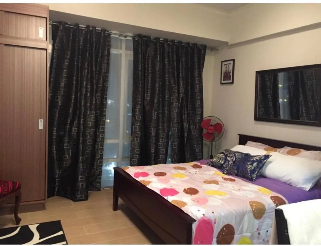 Bed in Favila Condotel Unit-150 Newport Boulevard near Airport Terminal 3 and all other Airport