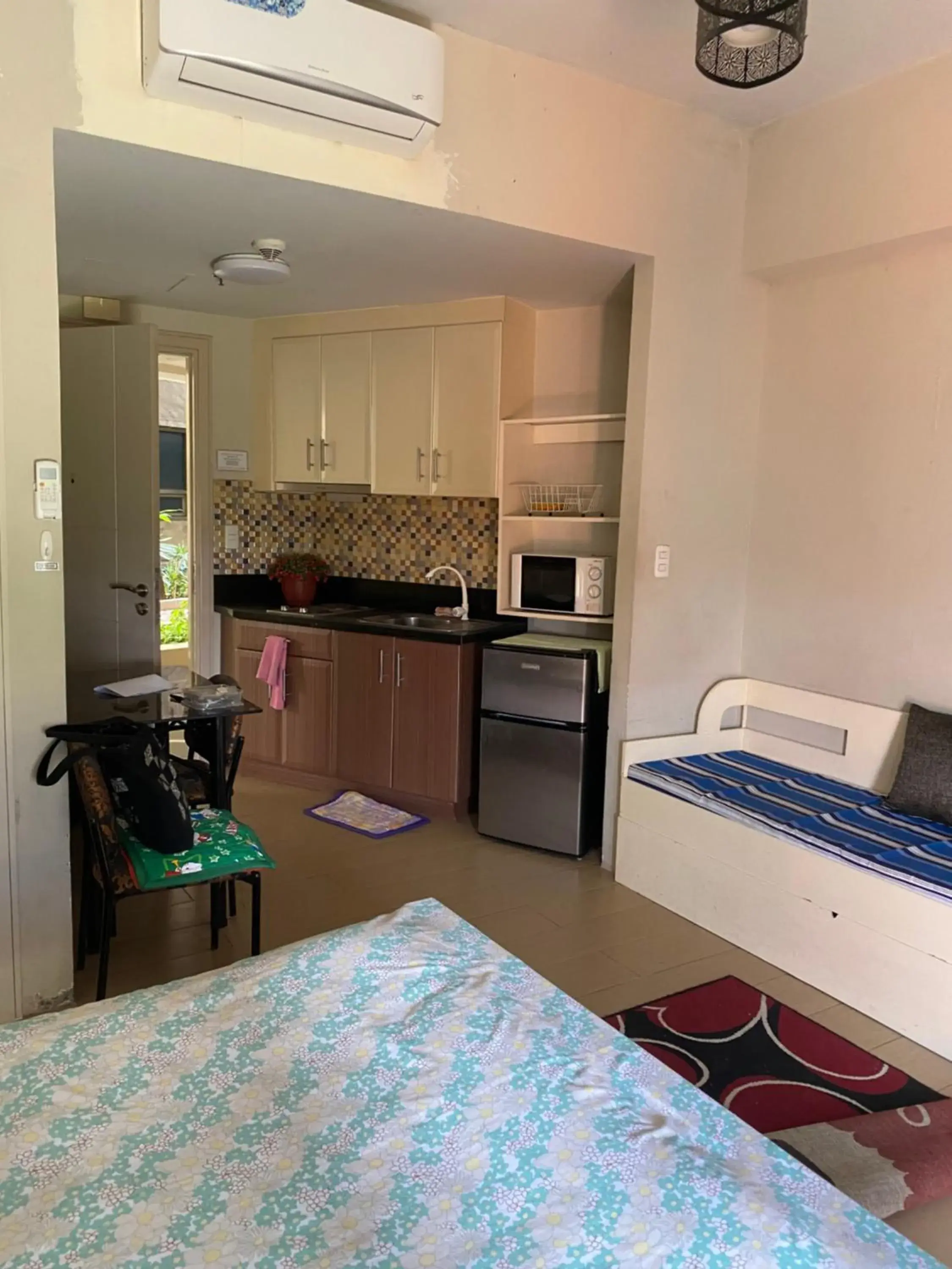 Bed in Favila Condotel Unit-150 Newport Boulevard near Airport Terminal 3 and all other Airport Bed in Favila Condotel Unit-150 Newport Boulevard near Airport Terminal 3 and all other Airport