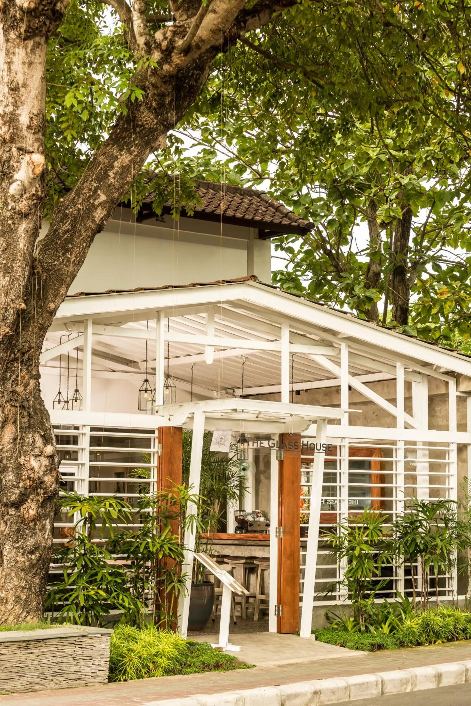 Restaurant/places to eat in Kejora Suites