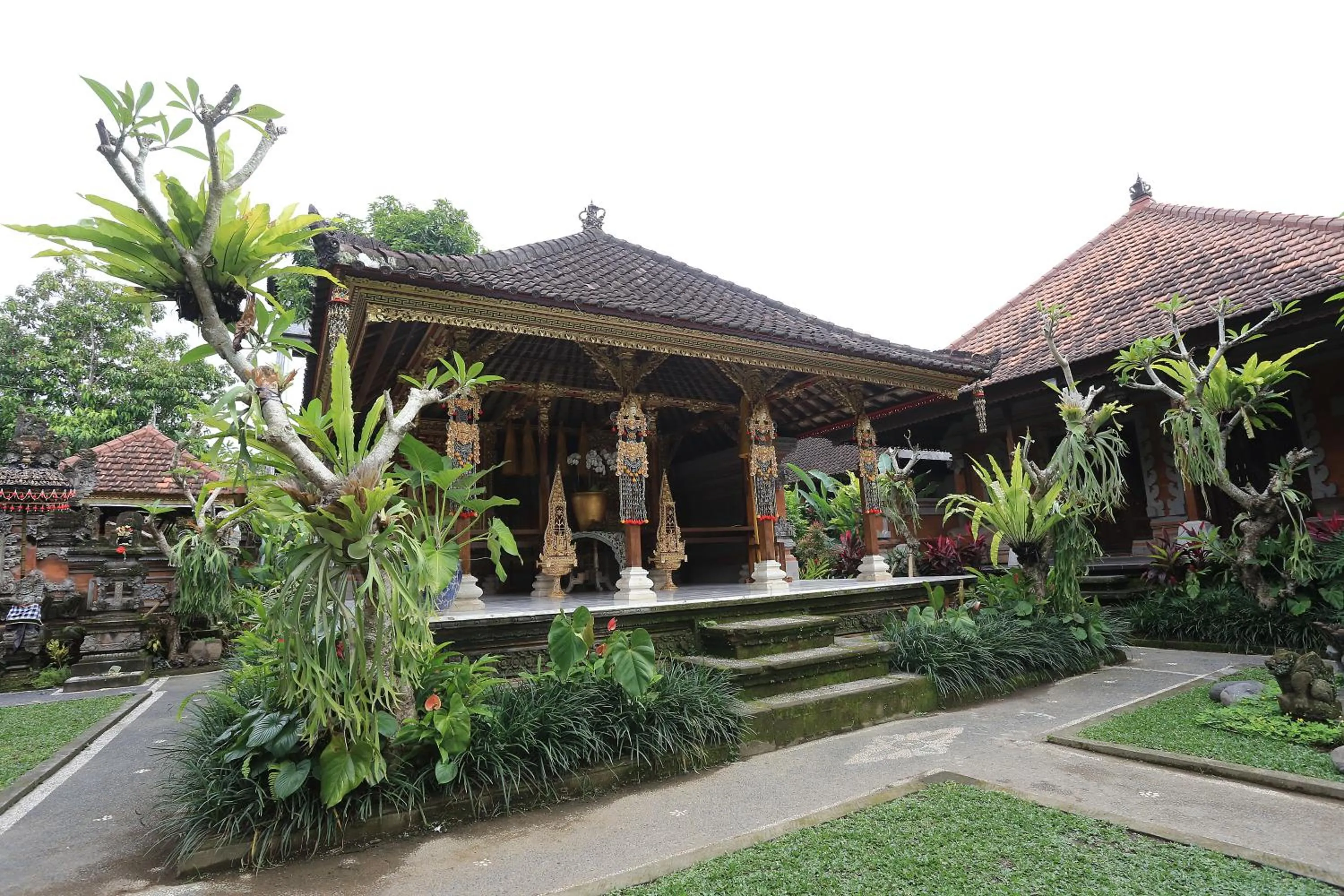 Garden view in Puri Anyar Heritage