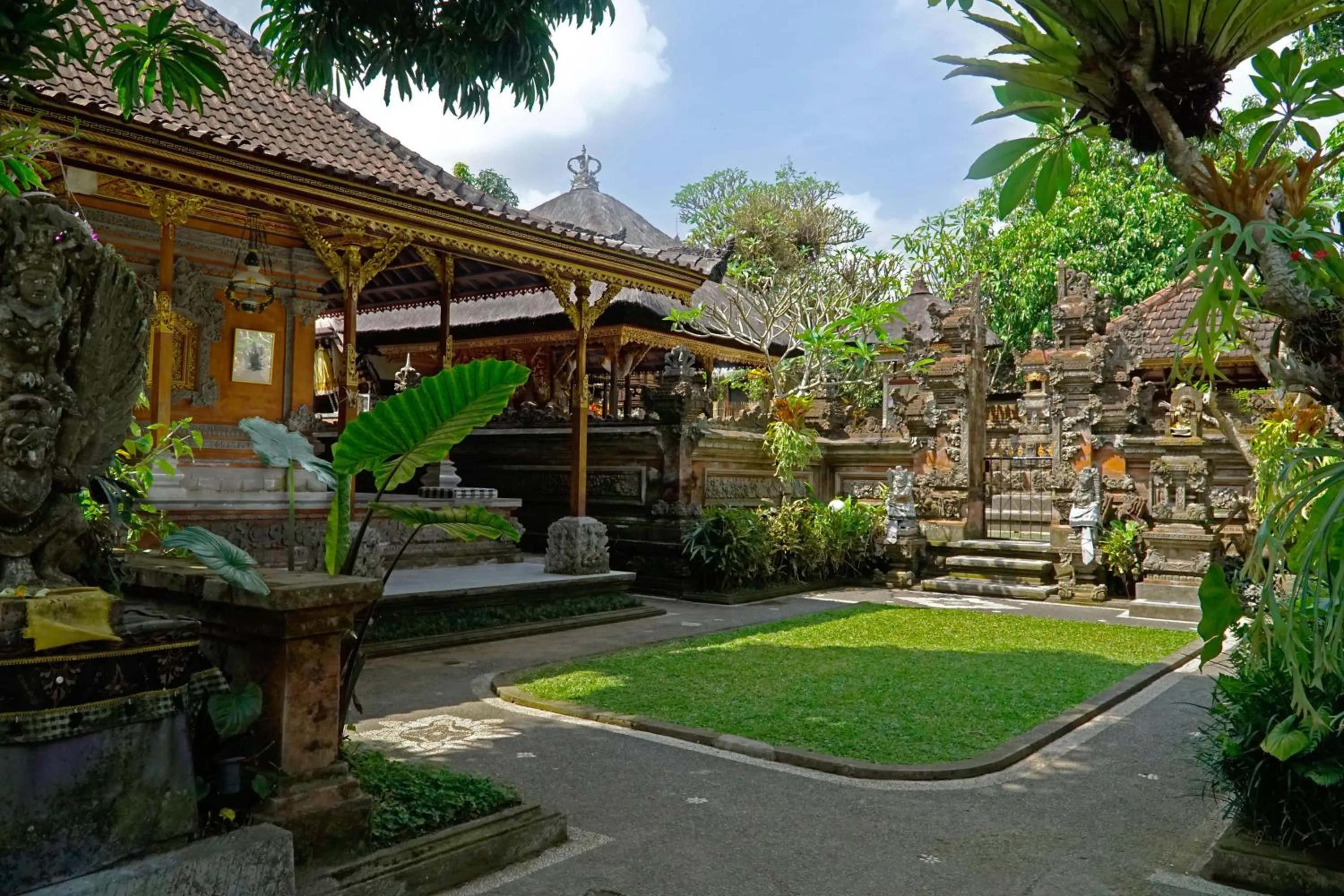 Property building in Puri Anyar Heritage