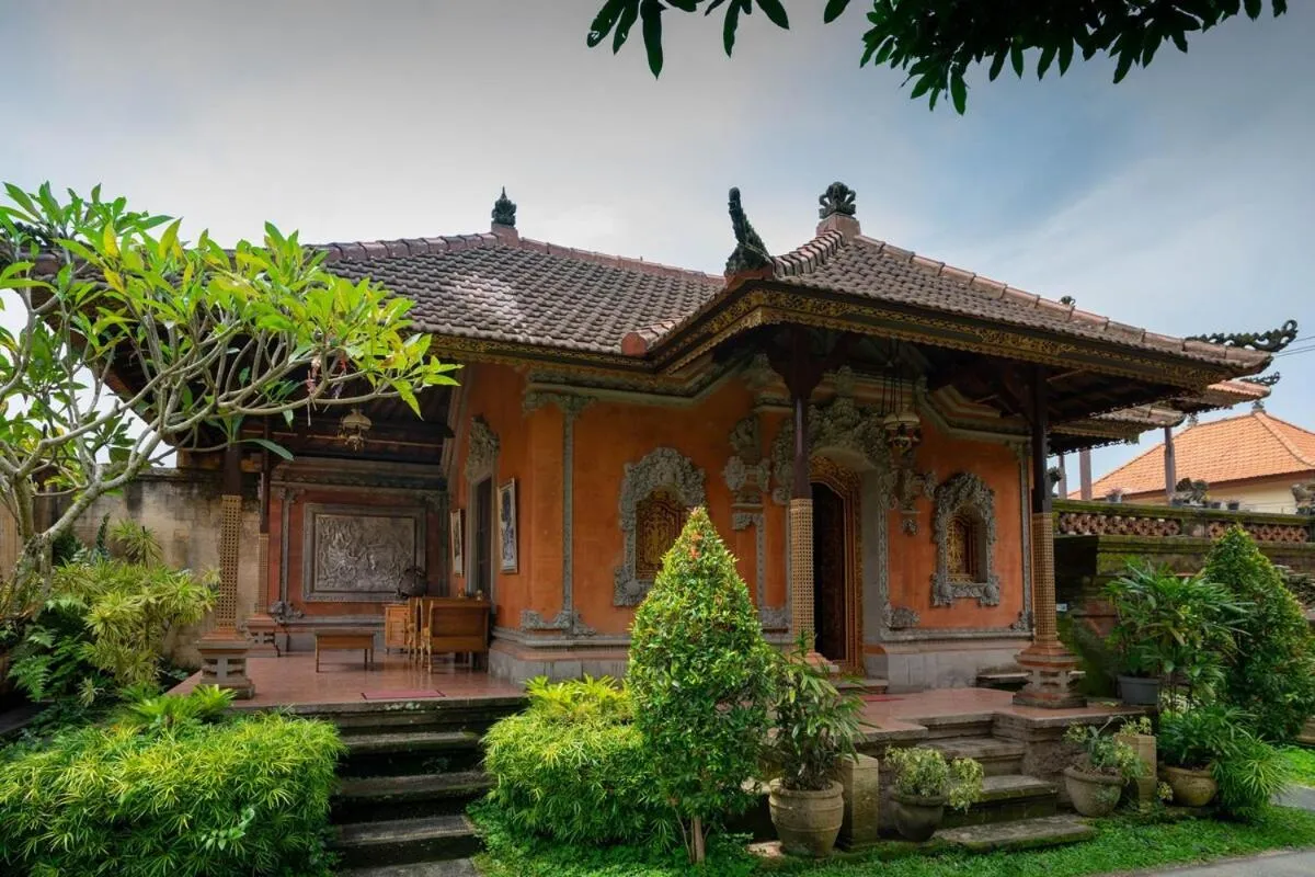 Property building in Puri Anyar Heritage