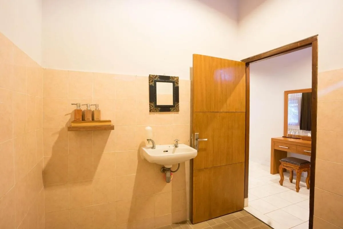 Bathroom in Puri Anyar Heritage