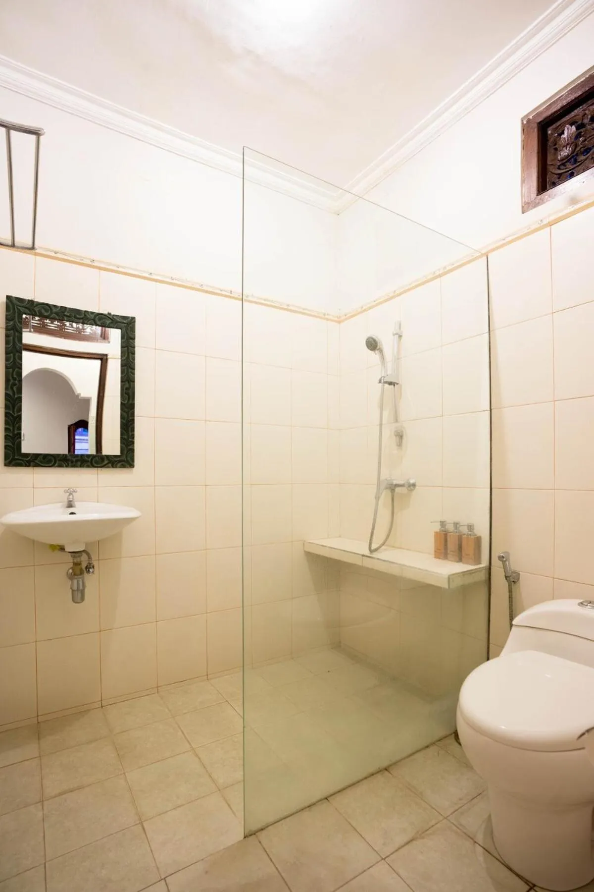 Bathroom in Puri Anyar Heritage