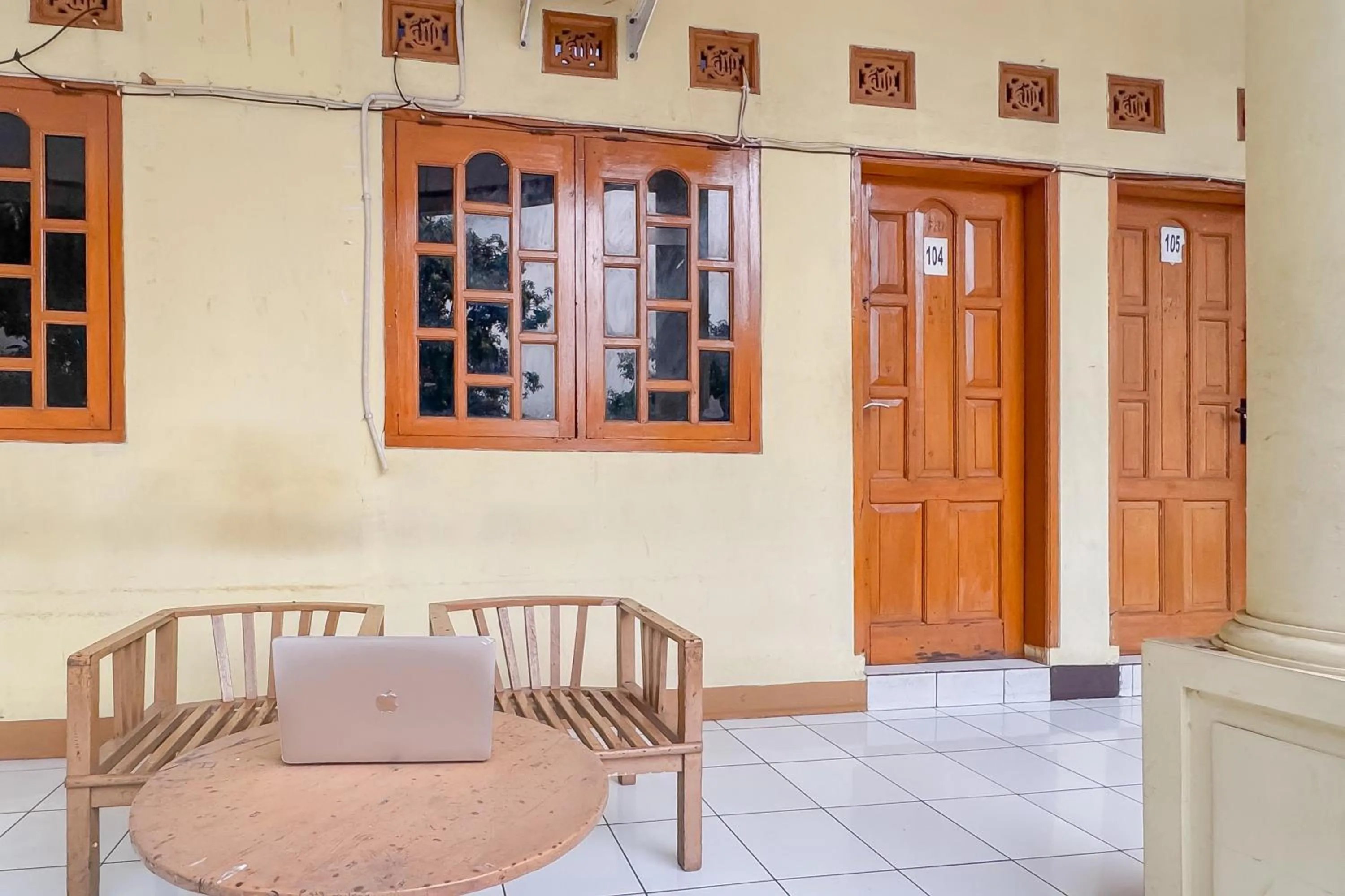 Seating area in SPOT ON 90171 Pondok Kuning