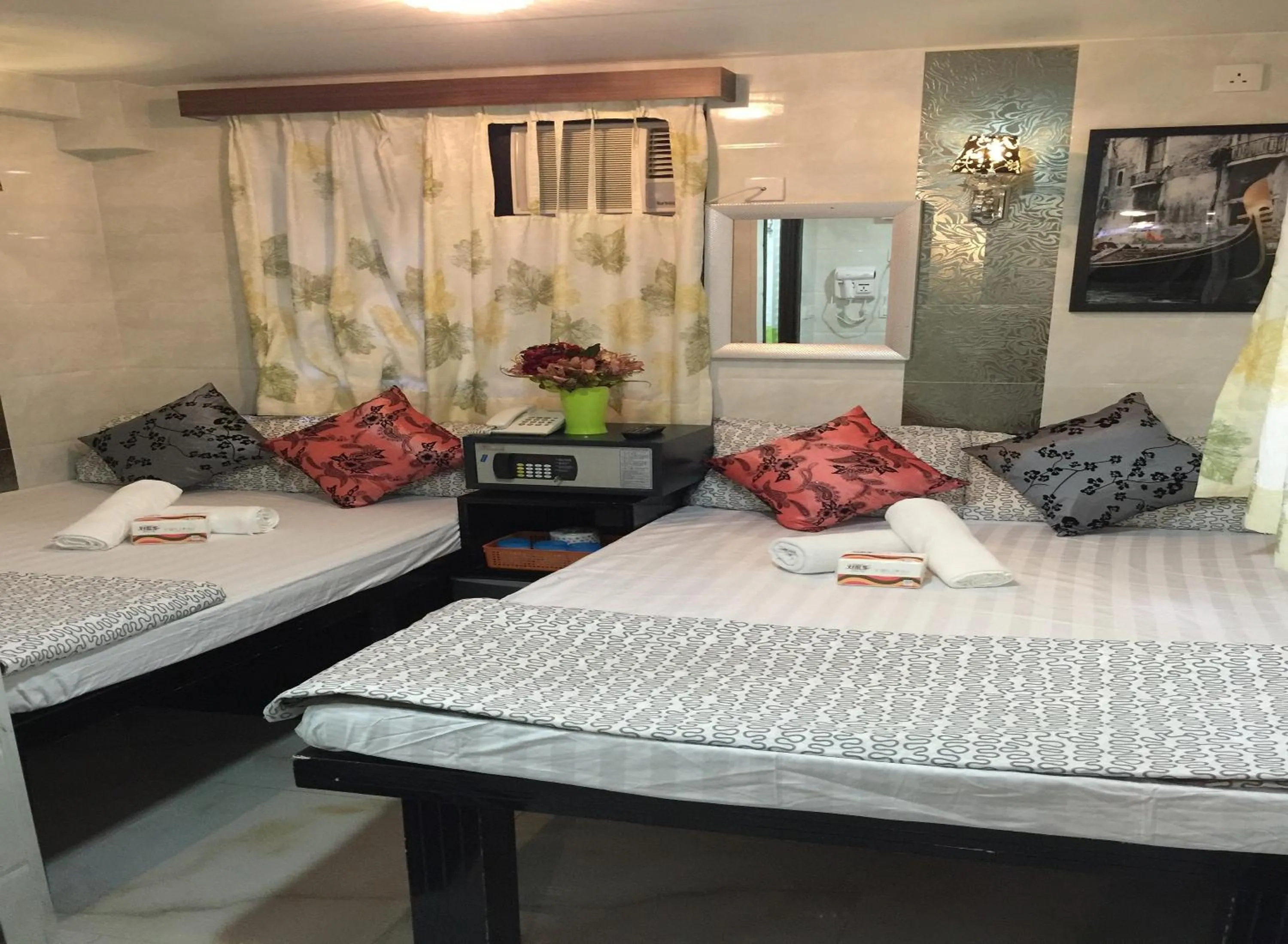 Decorative detail, Bed in Skylark Hostel