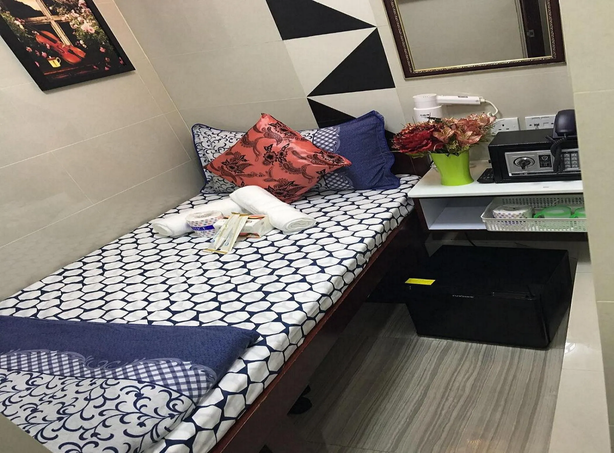 Decorative detail, Bed in Skylark Hostel