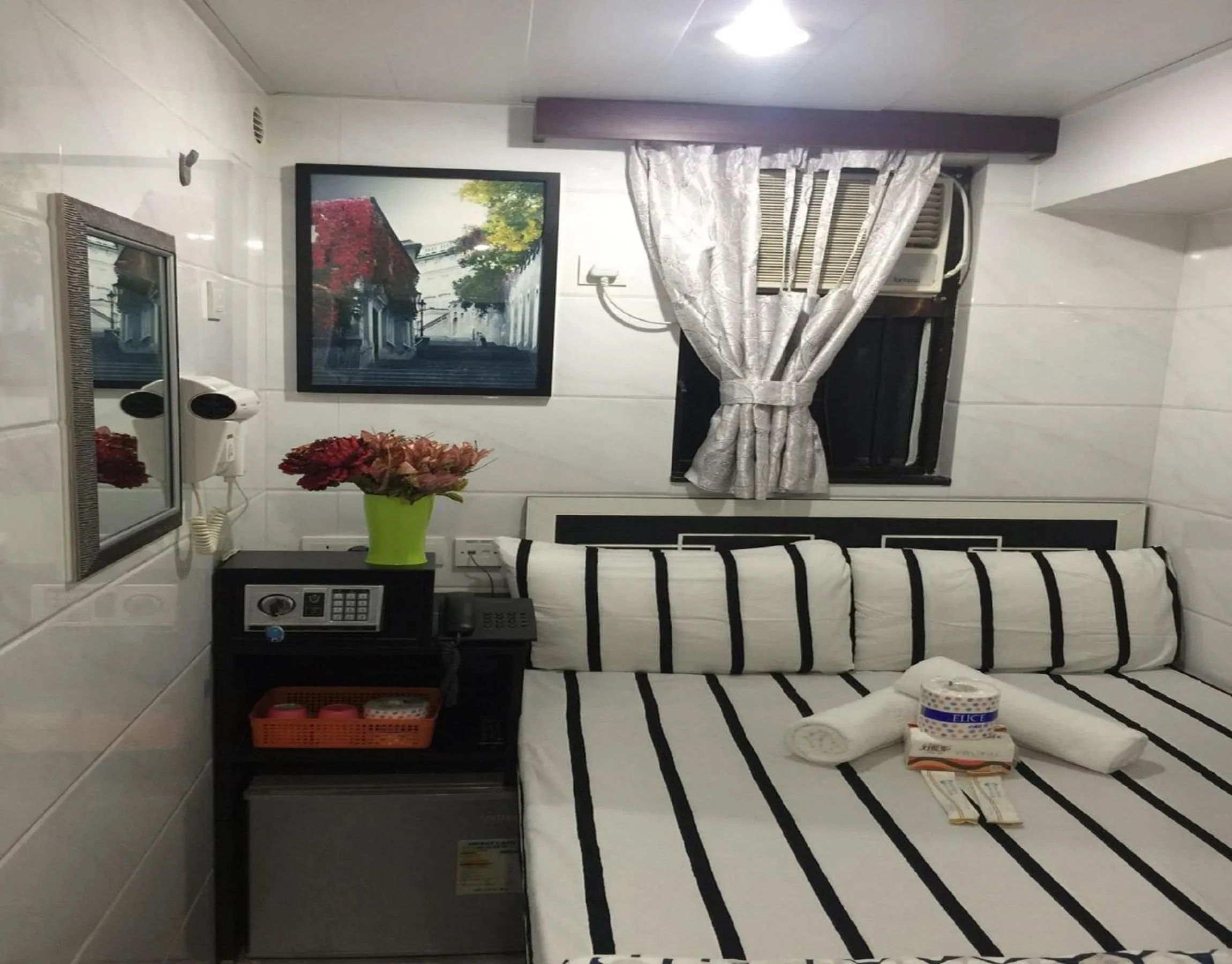 Decorative detail, Bed in Skylark Hostel