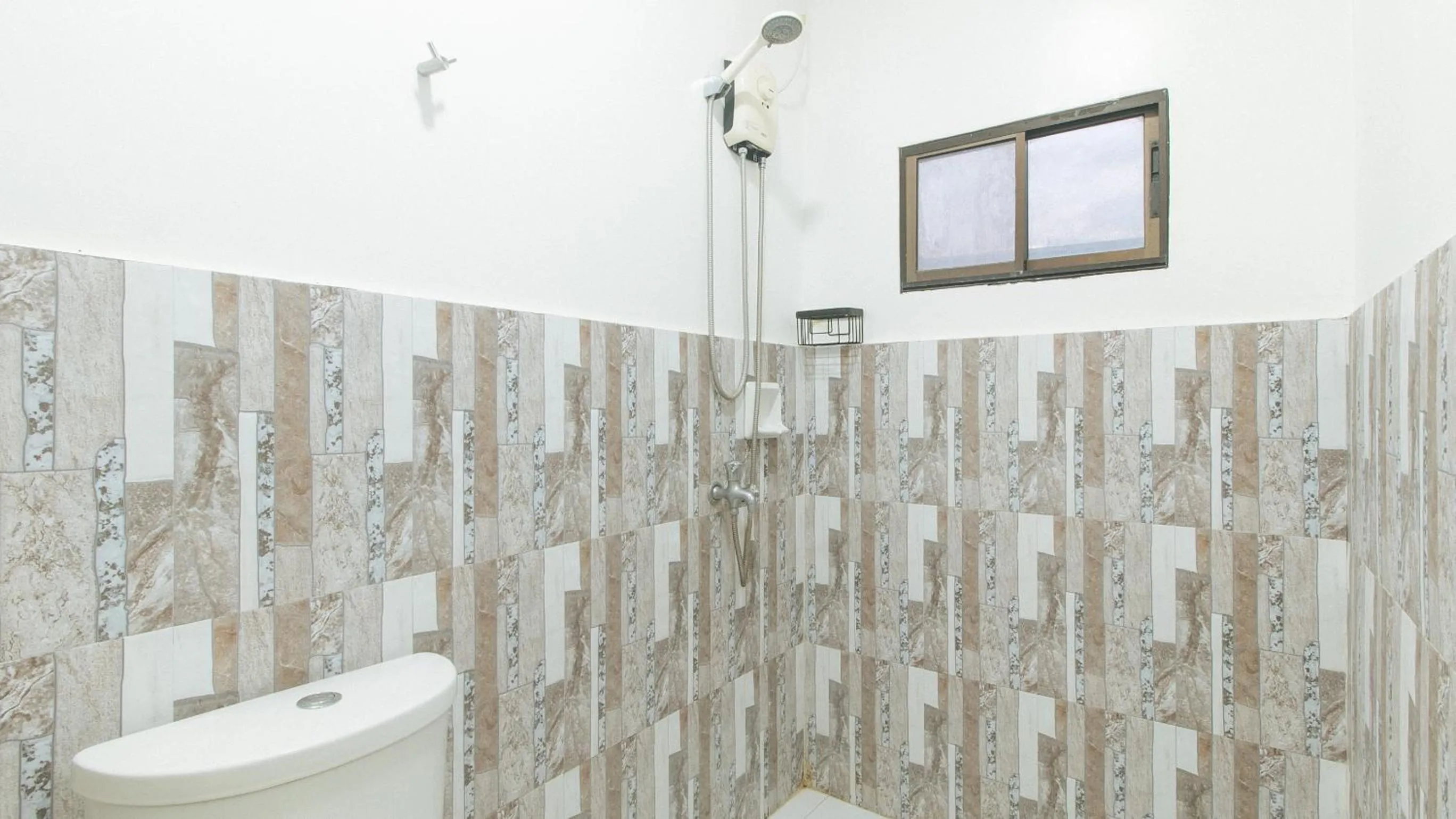 Shower in RedDoorz @ Camaman-An Cagayan De Oro City