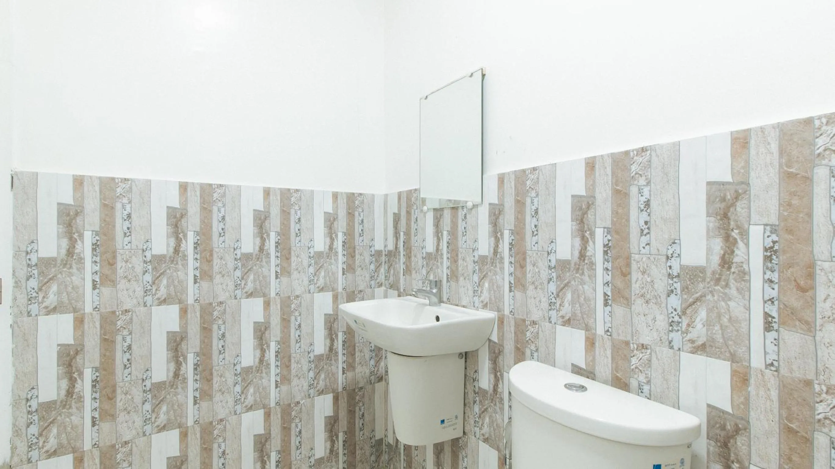 Toilet in RedDoorz @ Camaman-An Cagayan De Oro City