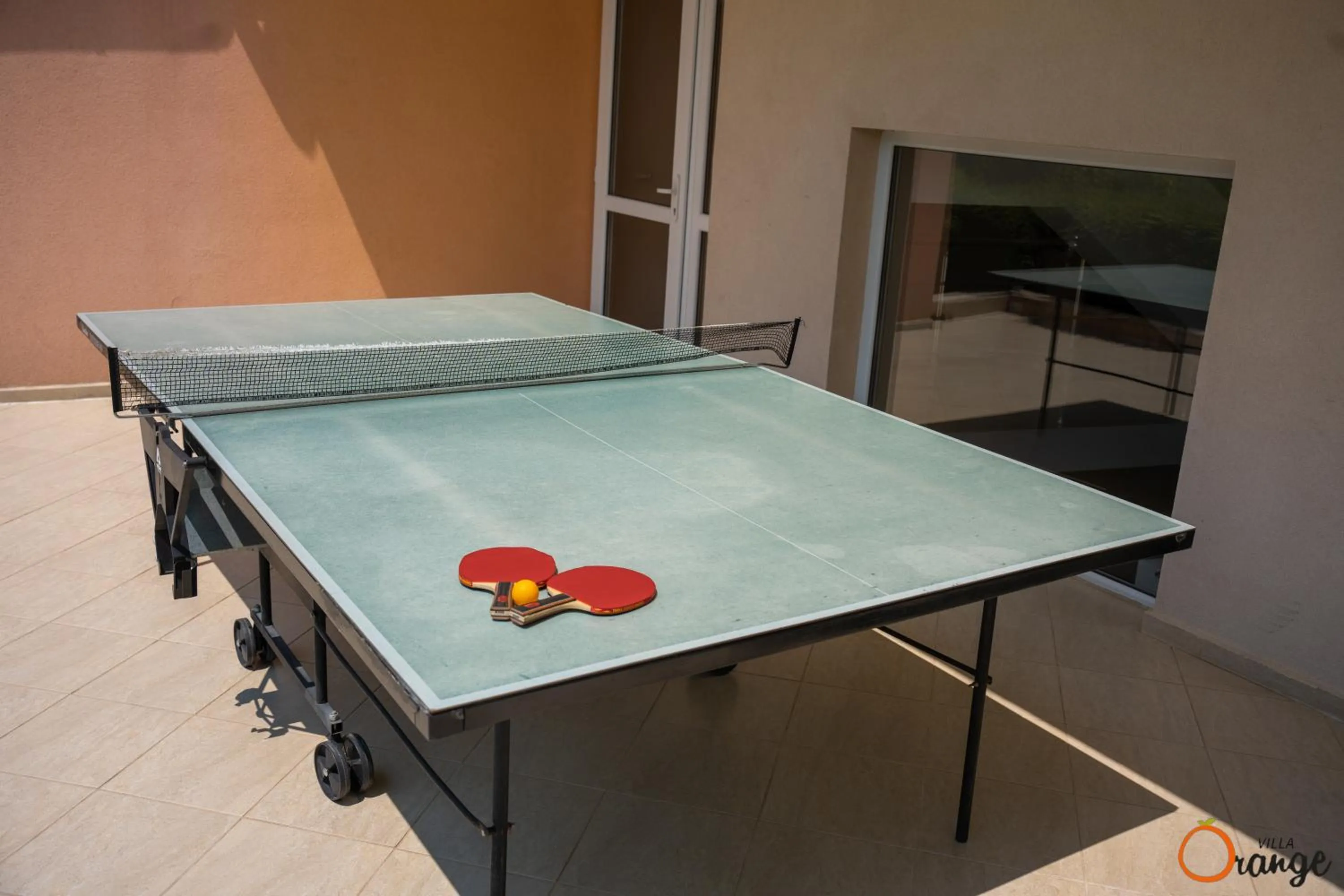 Table tennis in Villa Orange