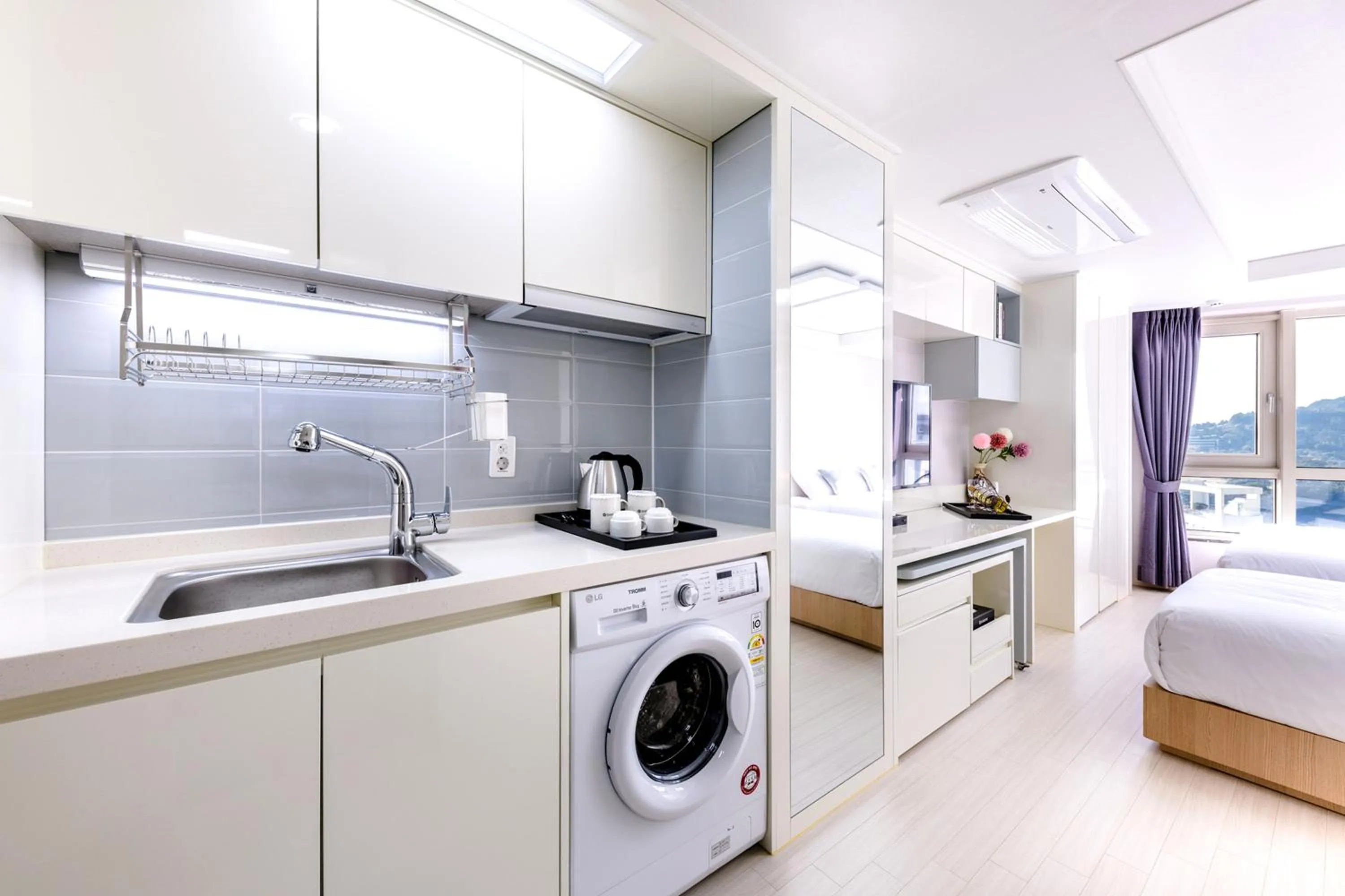 Kitchen or kitchenette in Shin Shin Hotel Seogwipo