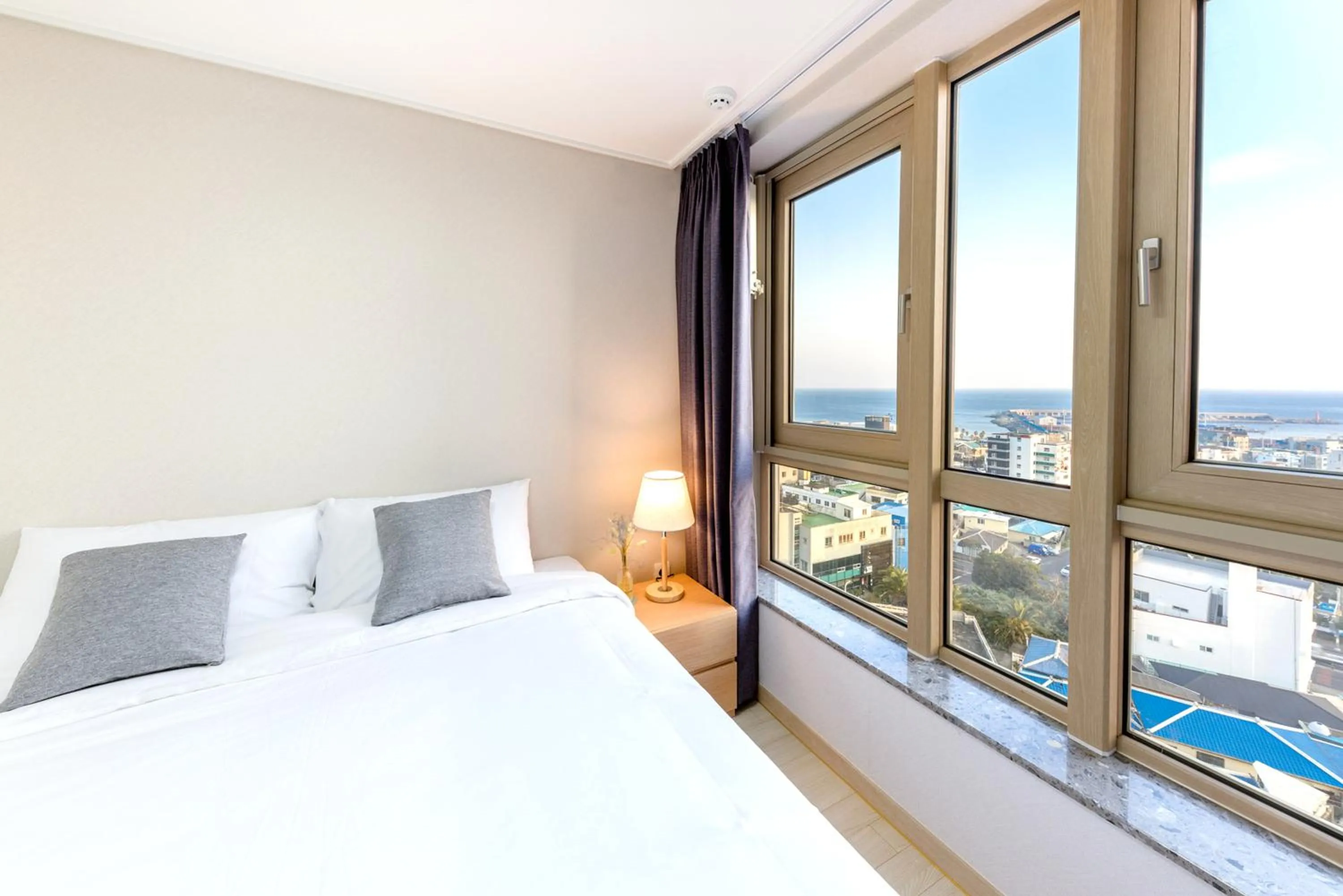 Bed in Shin Shin Hotel Seogwipo