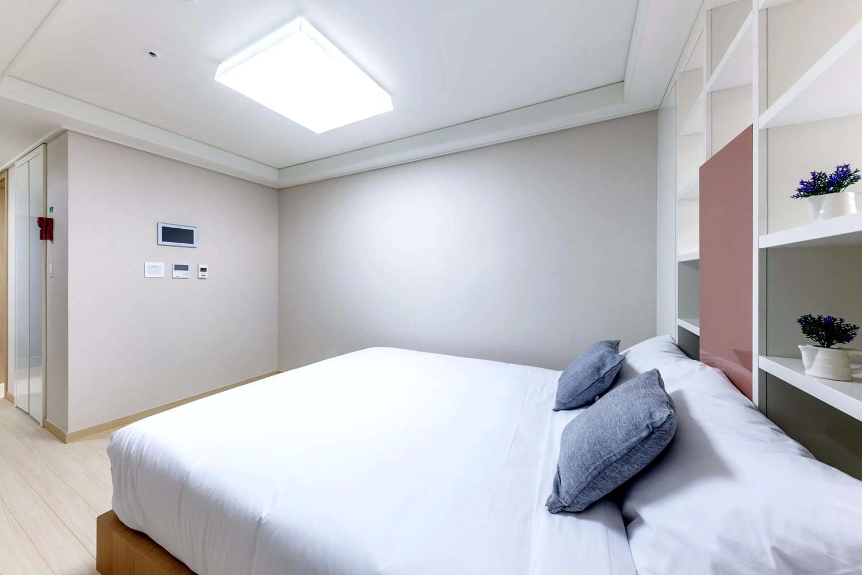 Bed in Shin Shin Hotel Seogwipo