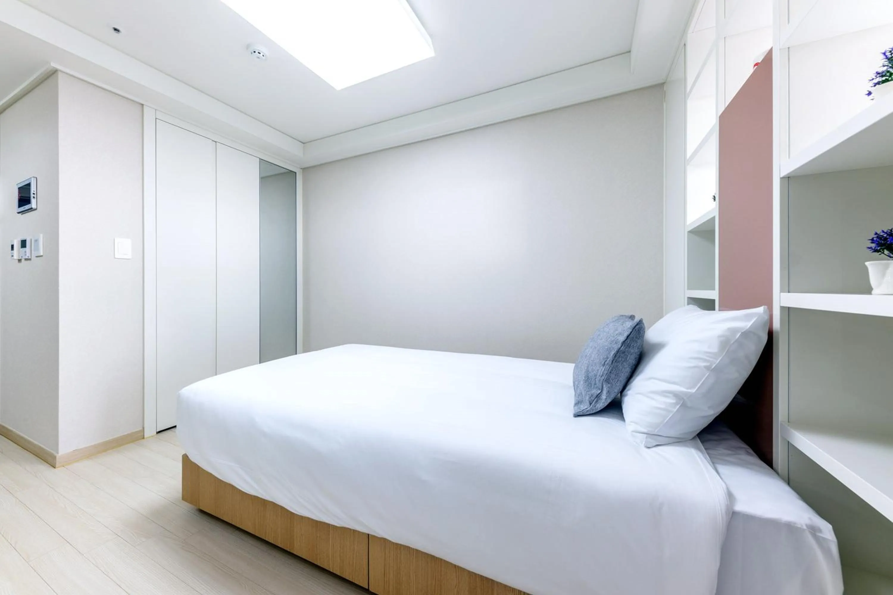 Bed in Shin Shin Hotel Seogwipo