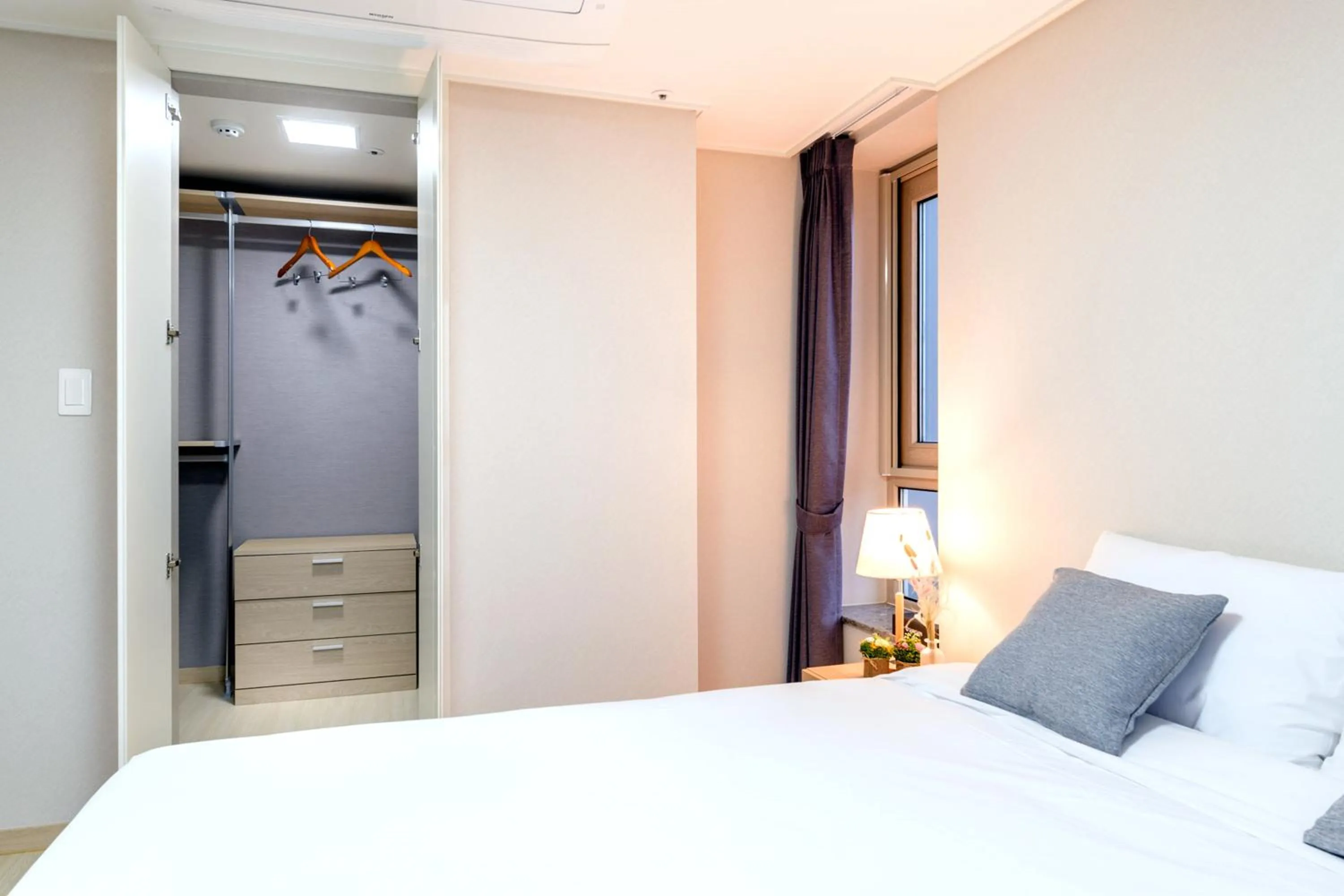 Bed in Shin Shin Hotel Seogwipo