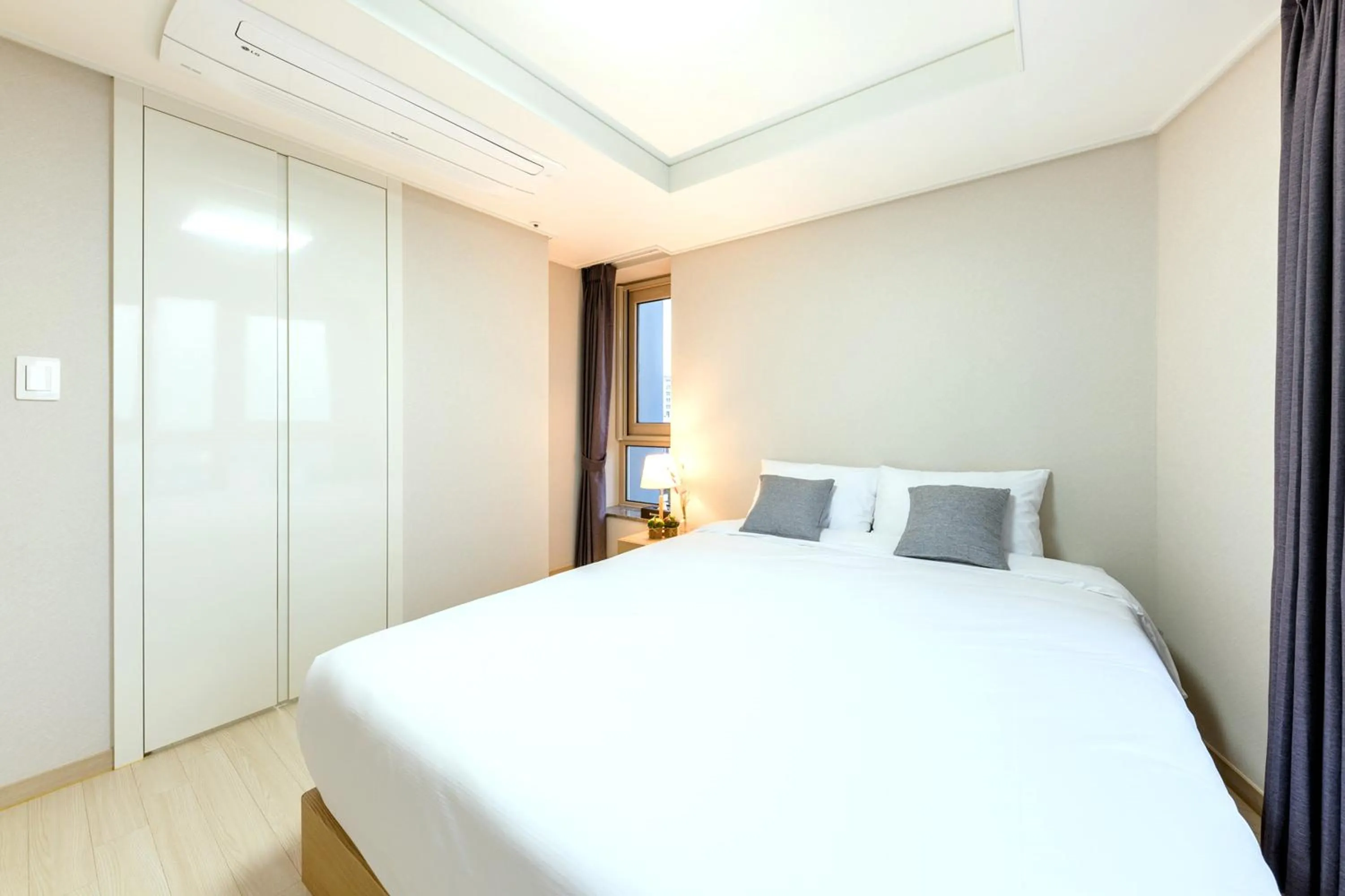 Bed in Shin Shin Hotel Seogwipo