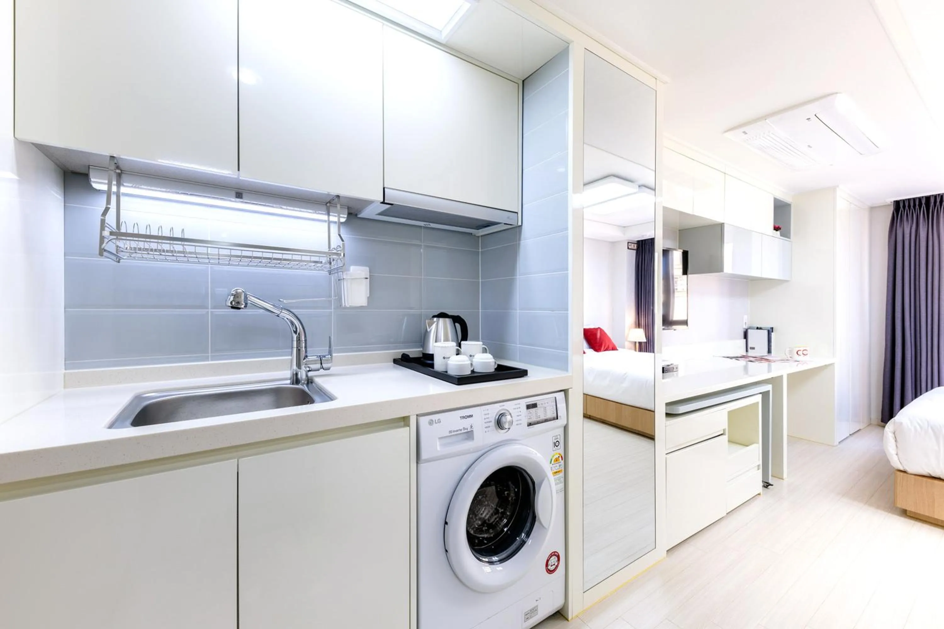 Kitchen or kitchenette in Shin Shin Hotel Seogwipo