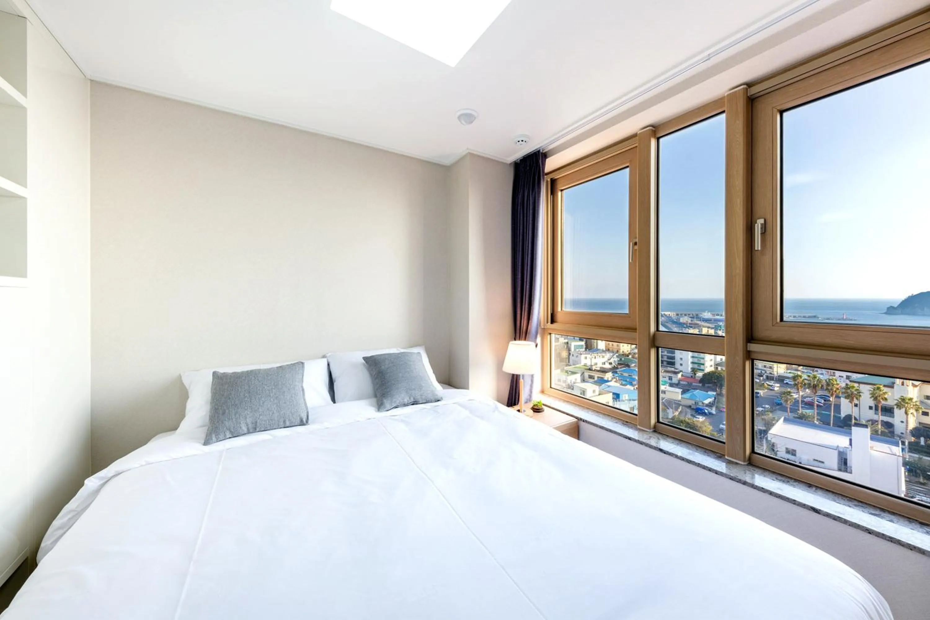 Bed in Shin Shin Hotel Seogwipo