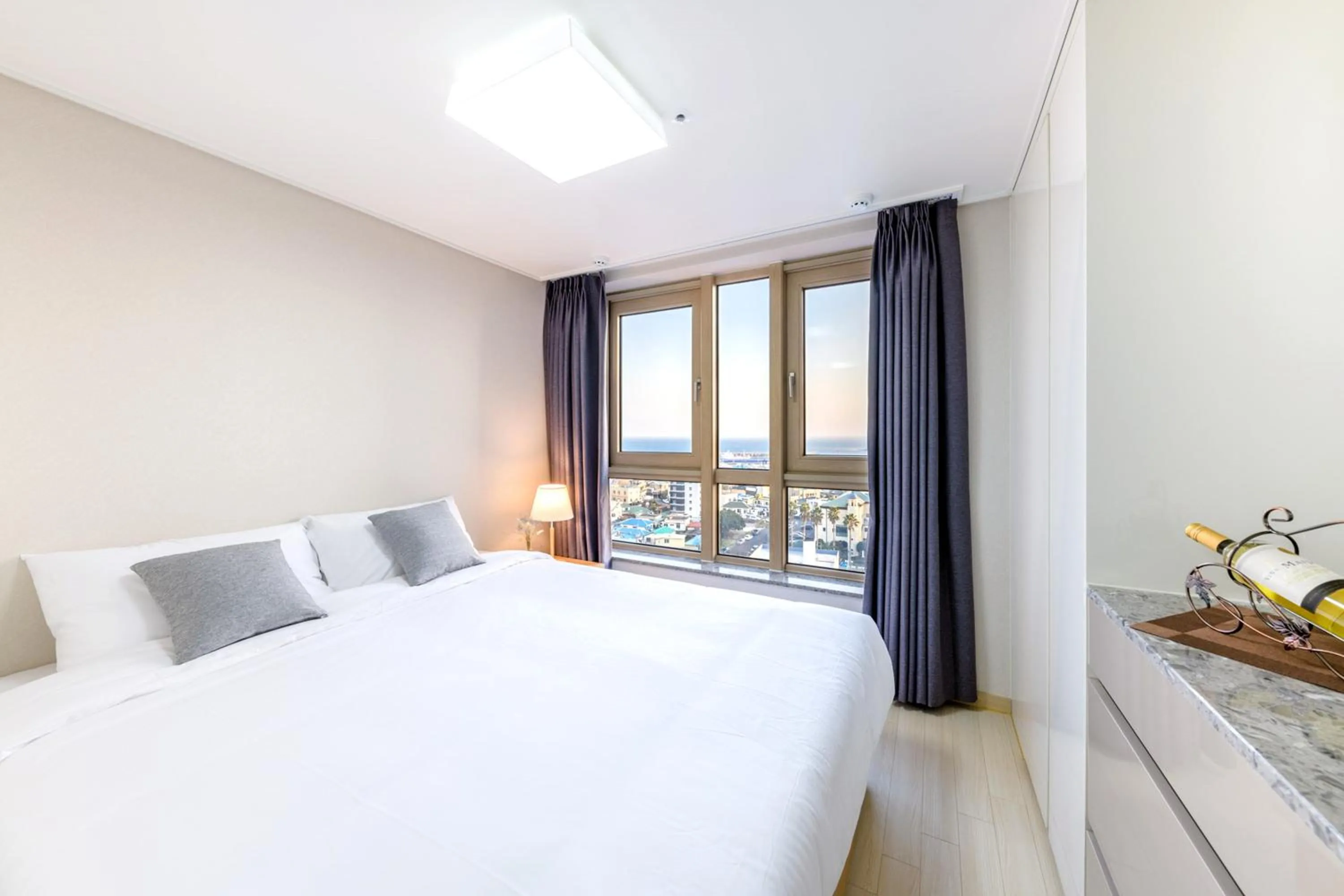 Bed in Shin Shin Hotel Seogwipo