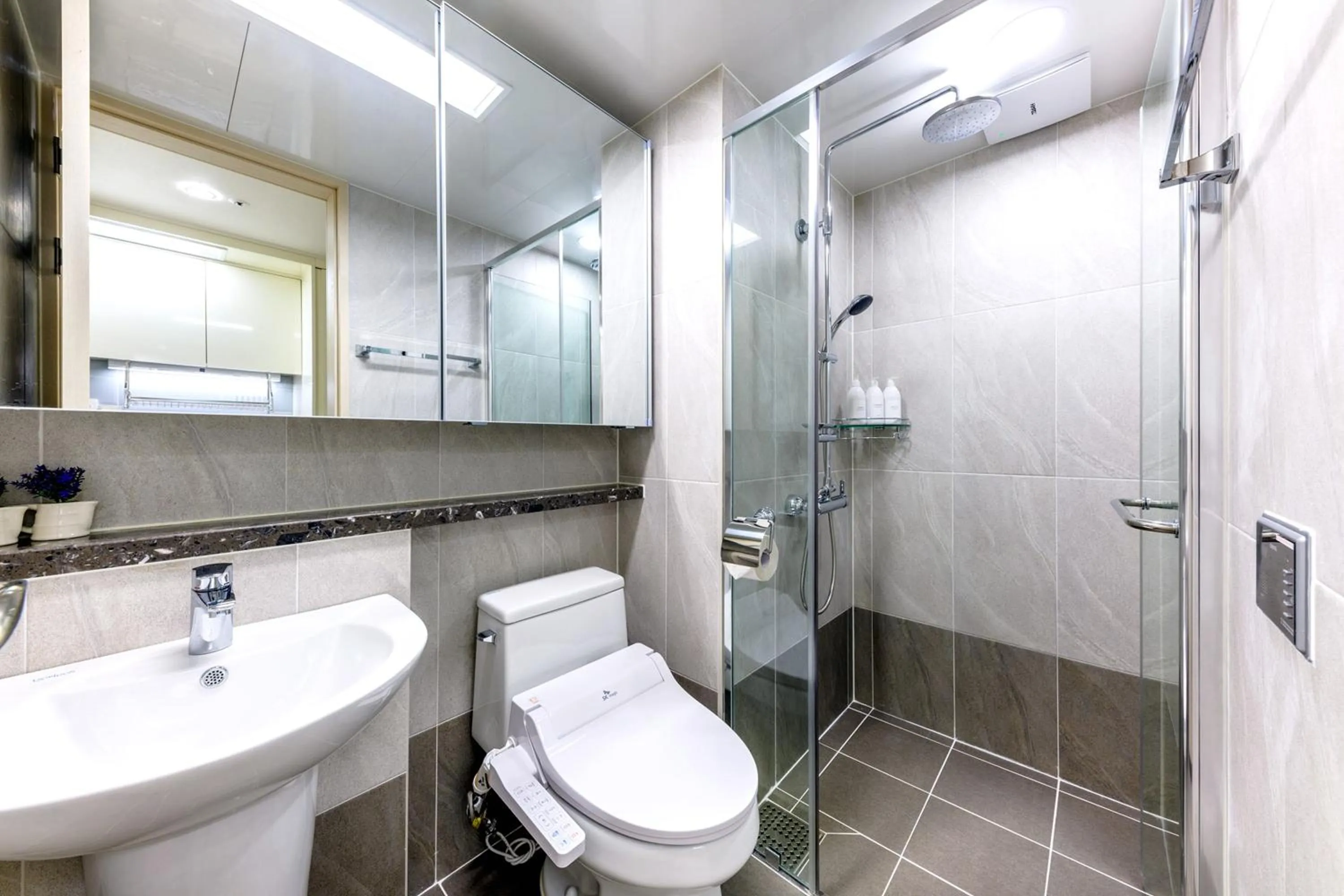 Property building in Shin Shin Hotel Seogwipo