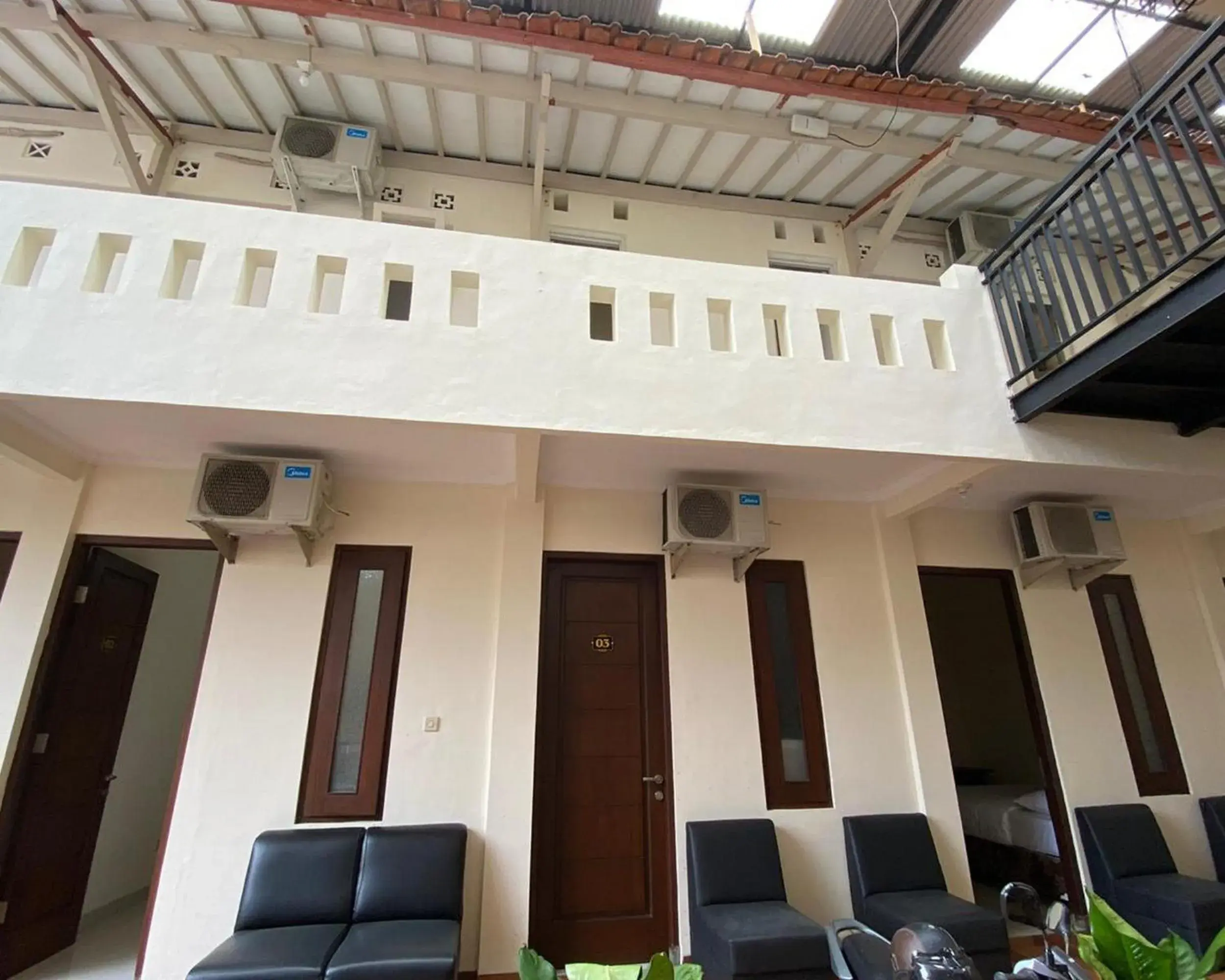 Property building in Jatiwinangun Homestay near GOR Satria Purwoketo Mitra RedDoorz Property building in Jatiwinangun Homestay near GOR Satria Purwoketo Mitra RedDoorz