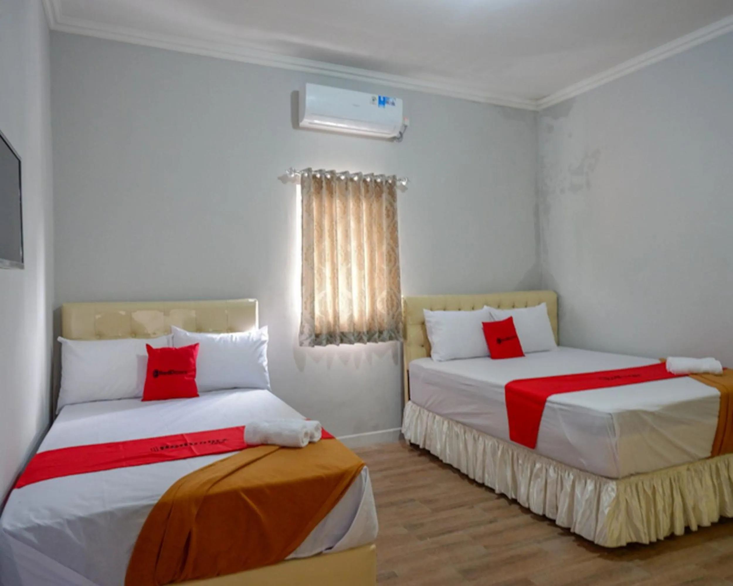 Bed in RedDoorz @ City Park Medoho Semarang