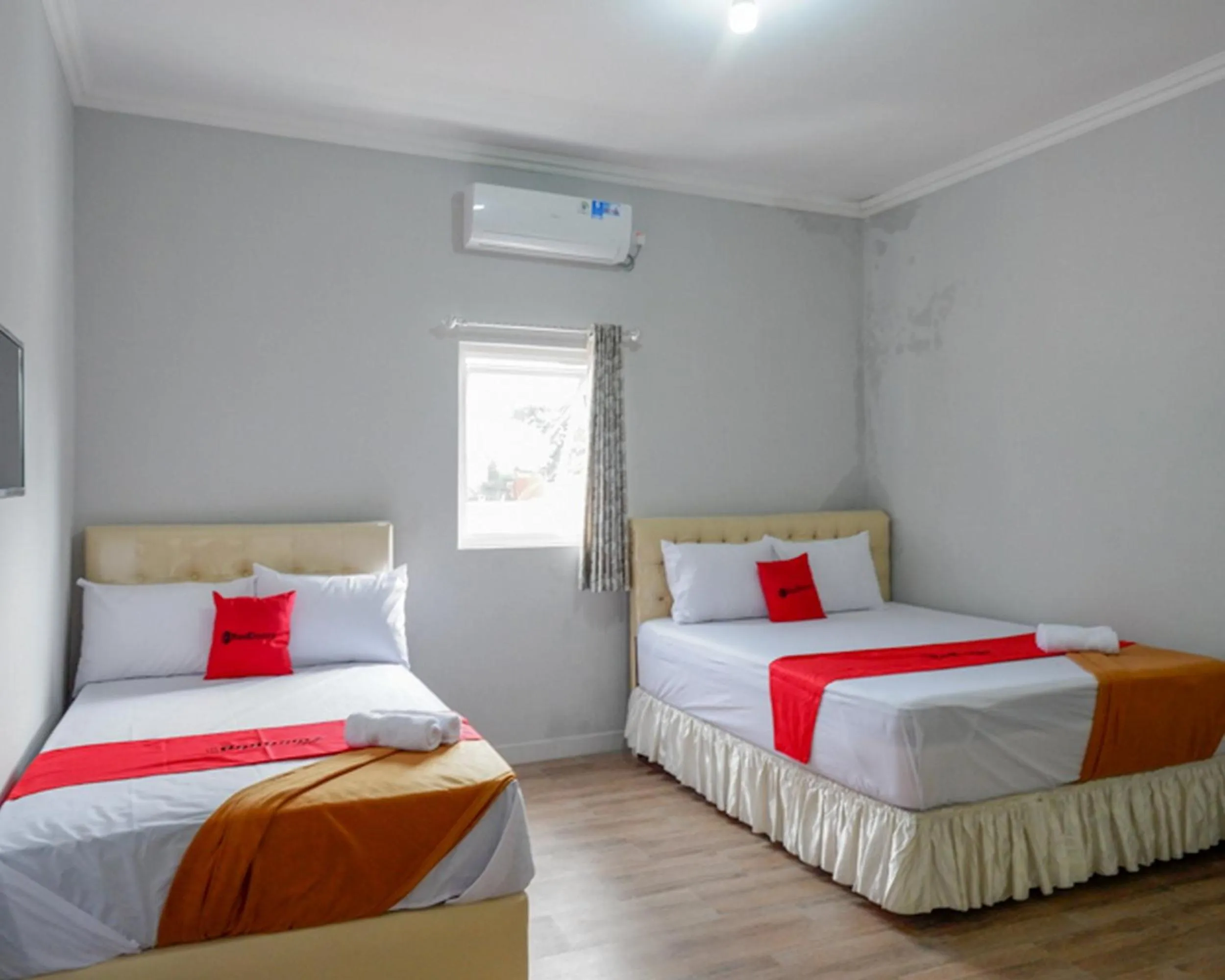 Bed in RedDoorz @ City Park Medoho Semarang