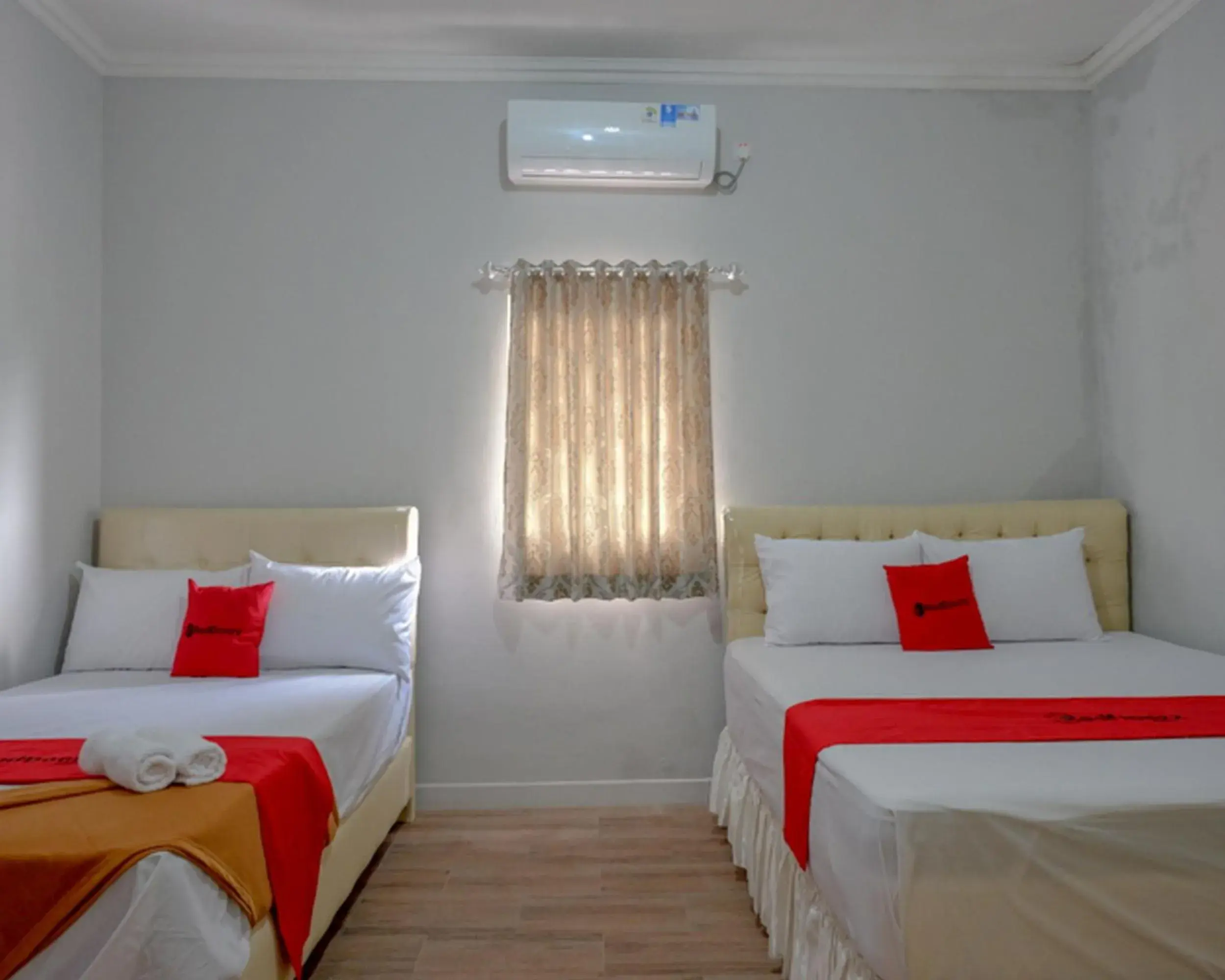 Bed in RedDoorz @ City Park Medoho Semarang Bed in RedDoorz @ City Park Medoho Semarang